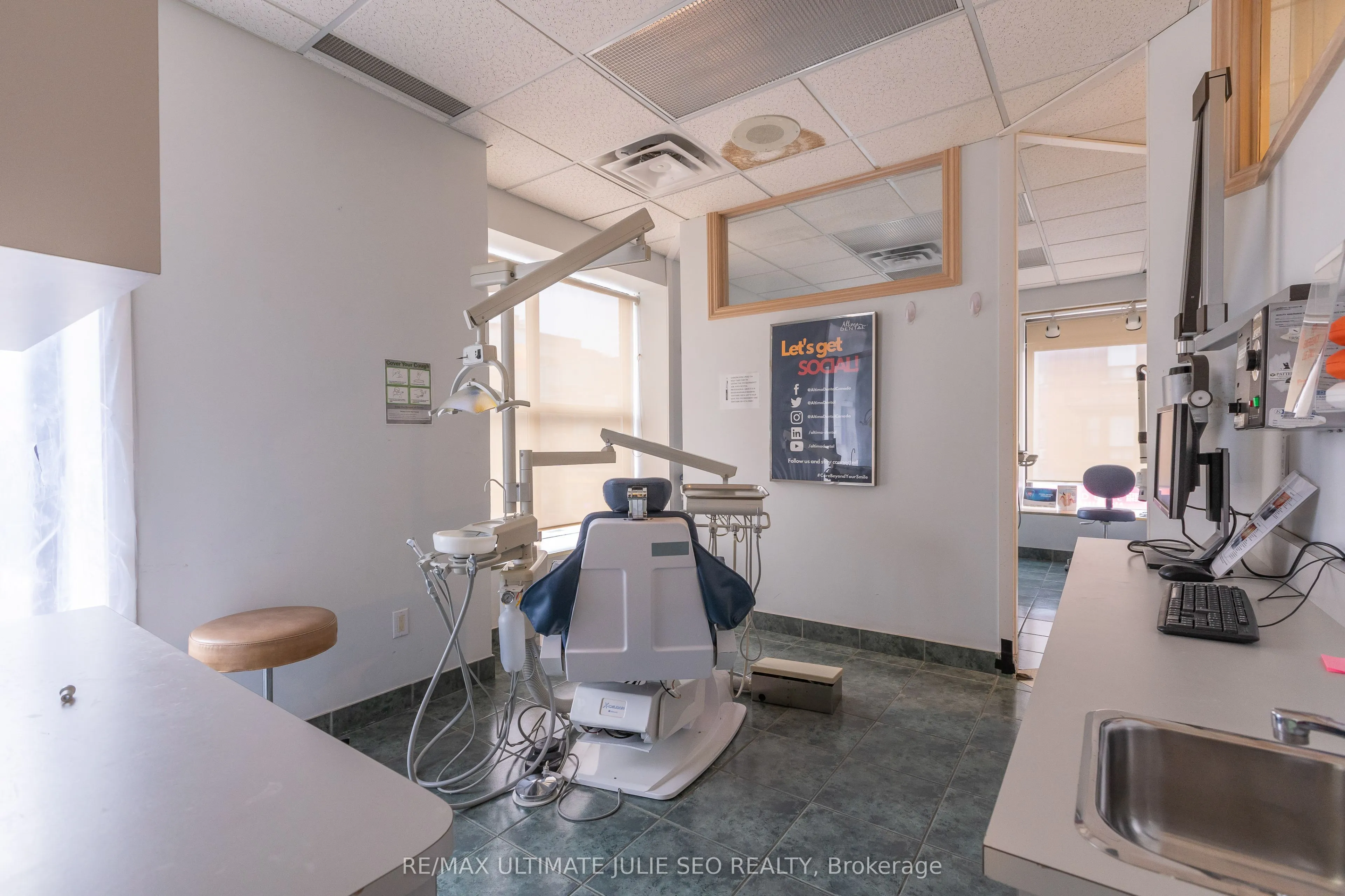 535 Bloor Street W