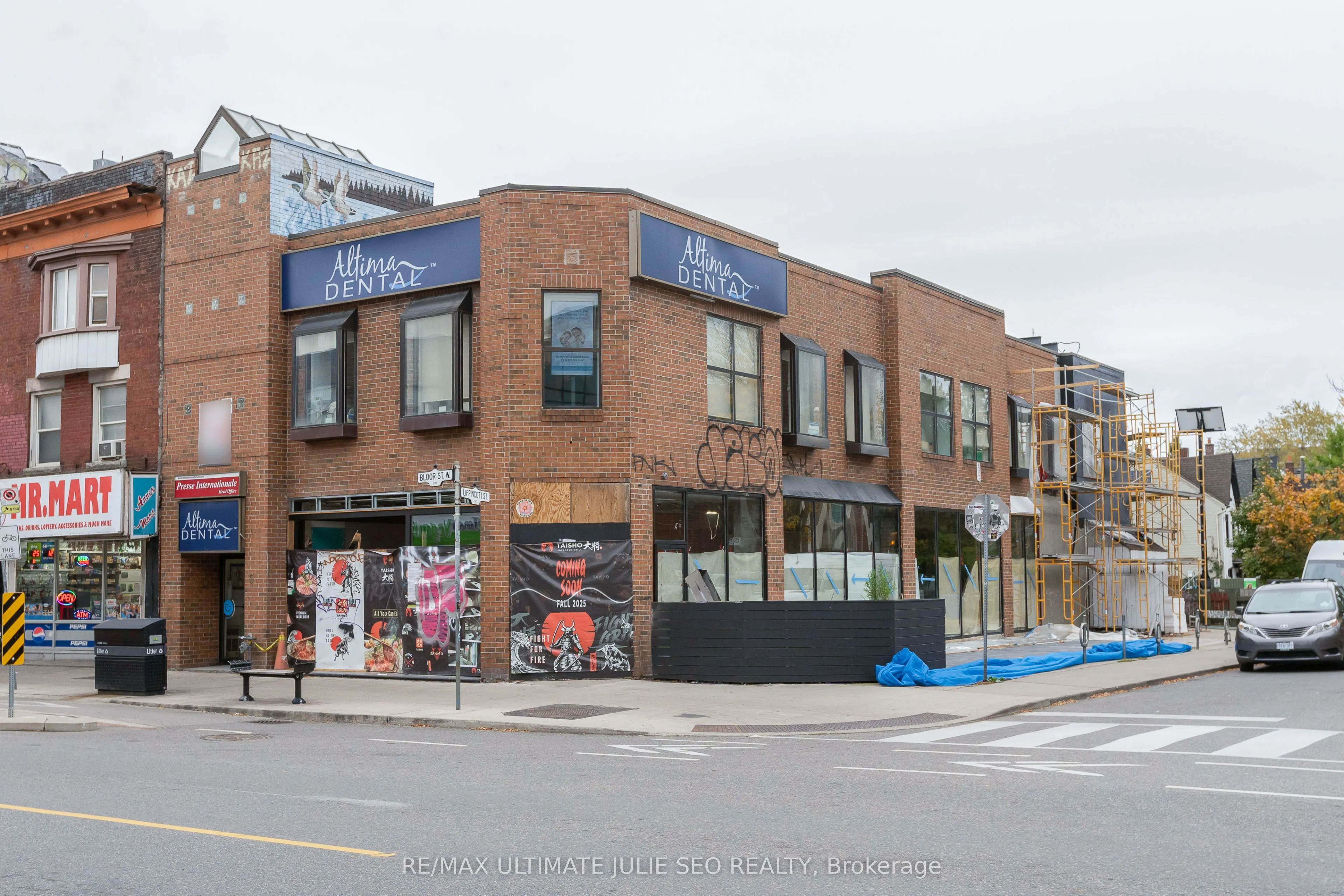 535 Bloor Street W