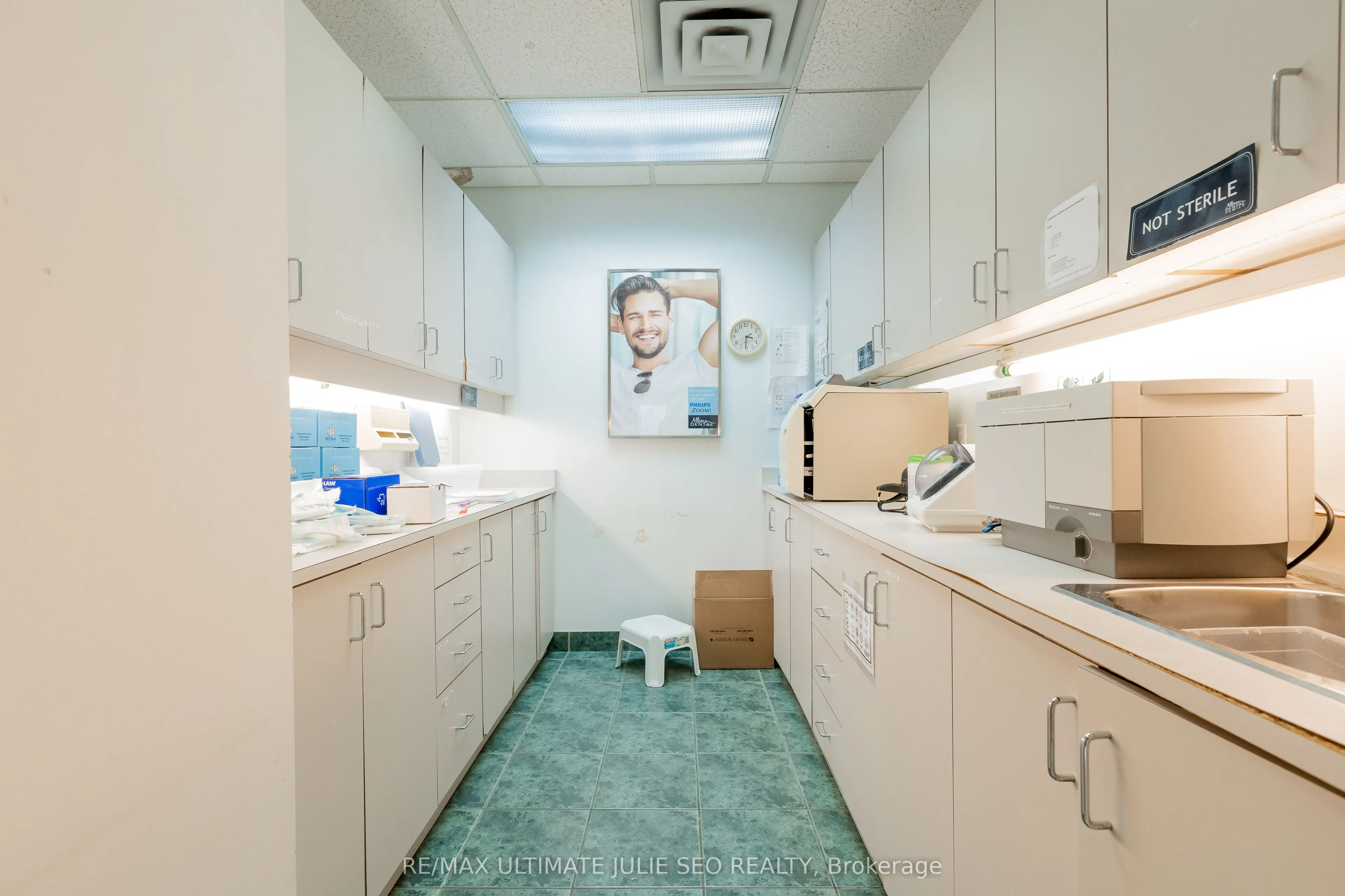 535 Bloor Street W