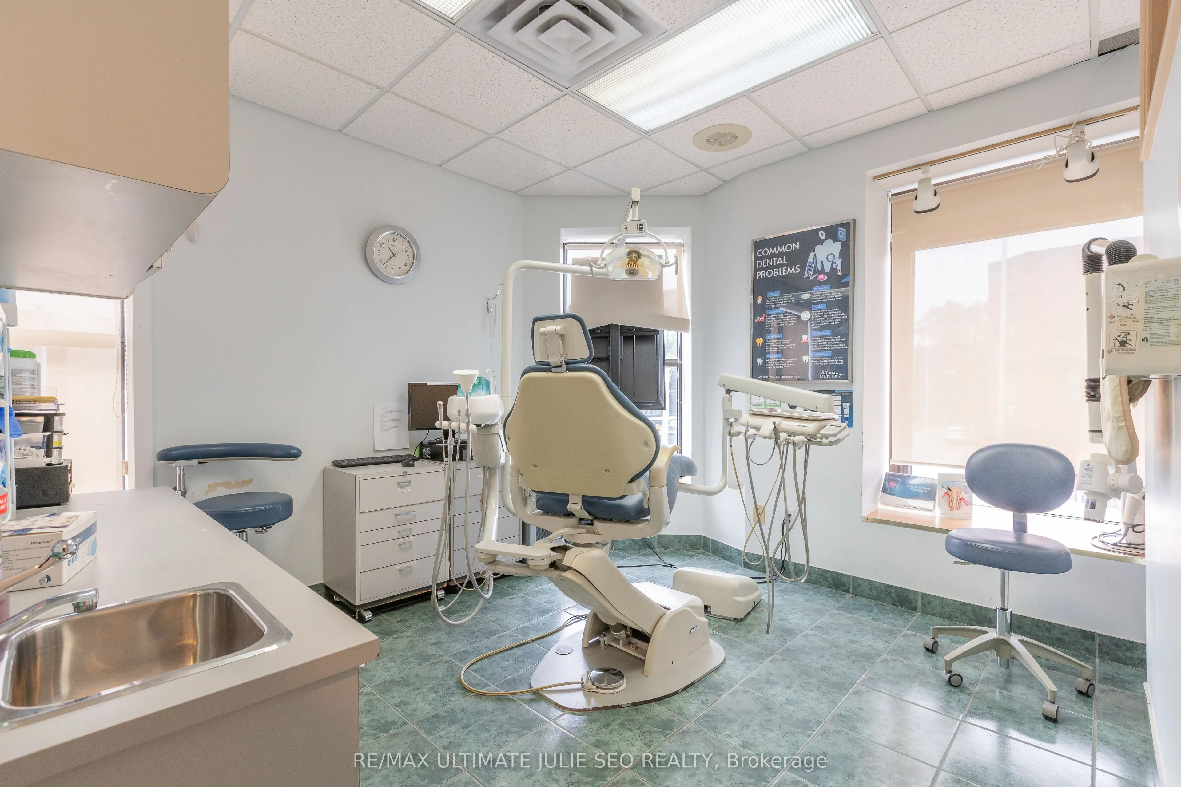 535 Bloor Street W