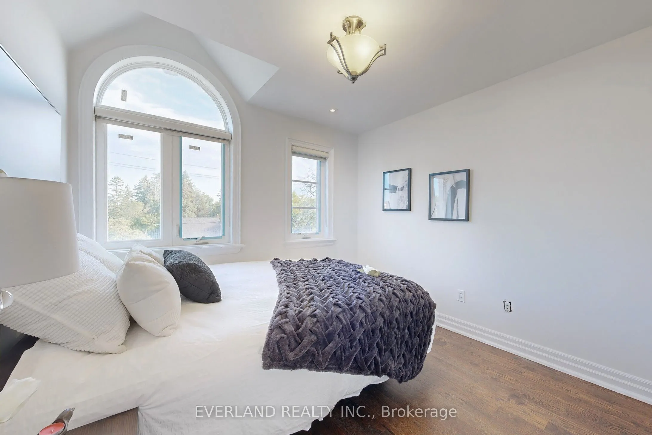 160B Finch Avenue E