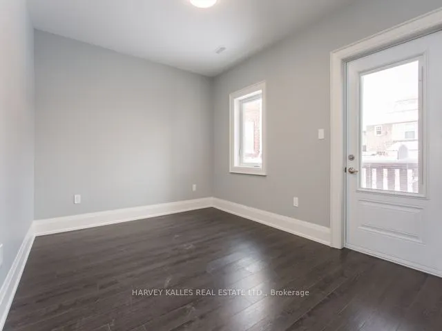 987 Avenue Road, #Upper