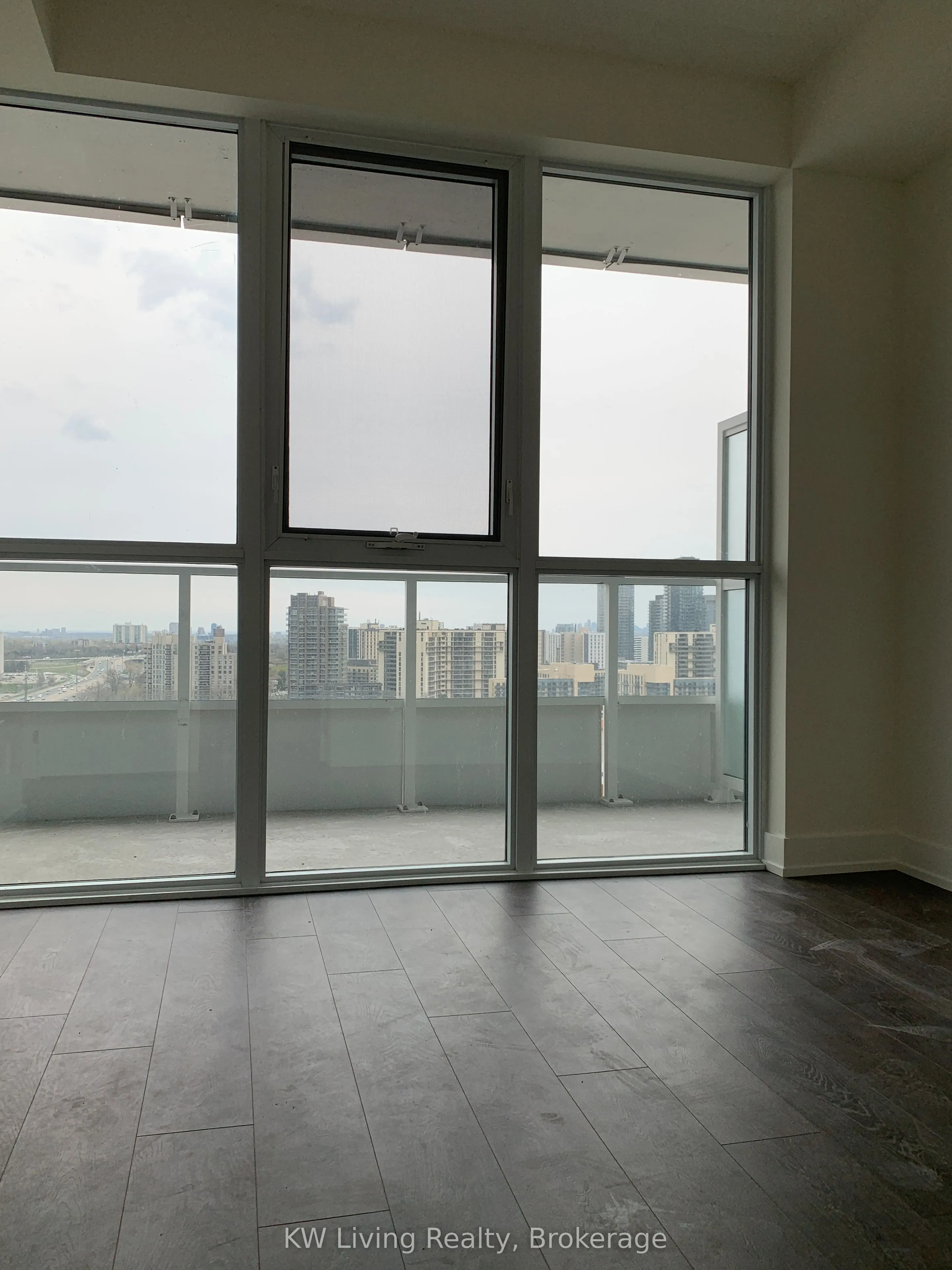 180 Fairview Mall Drive, #1901