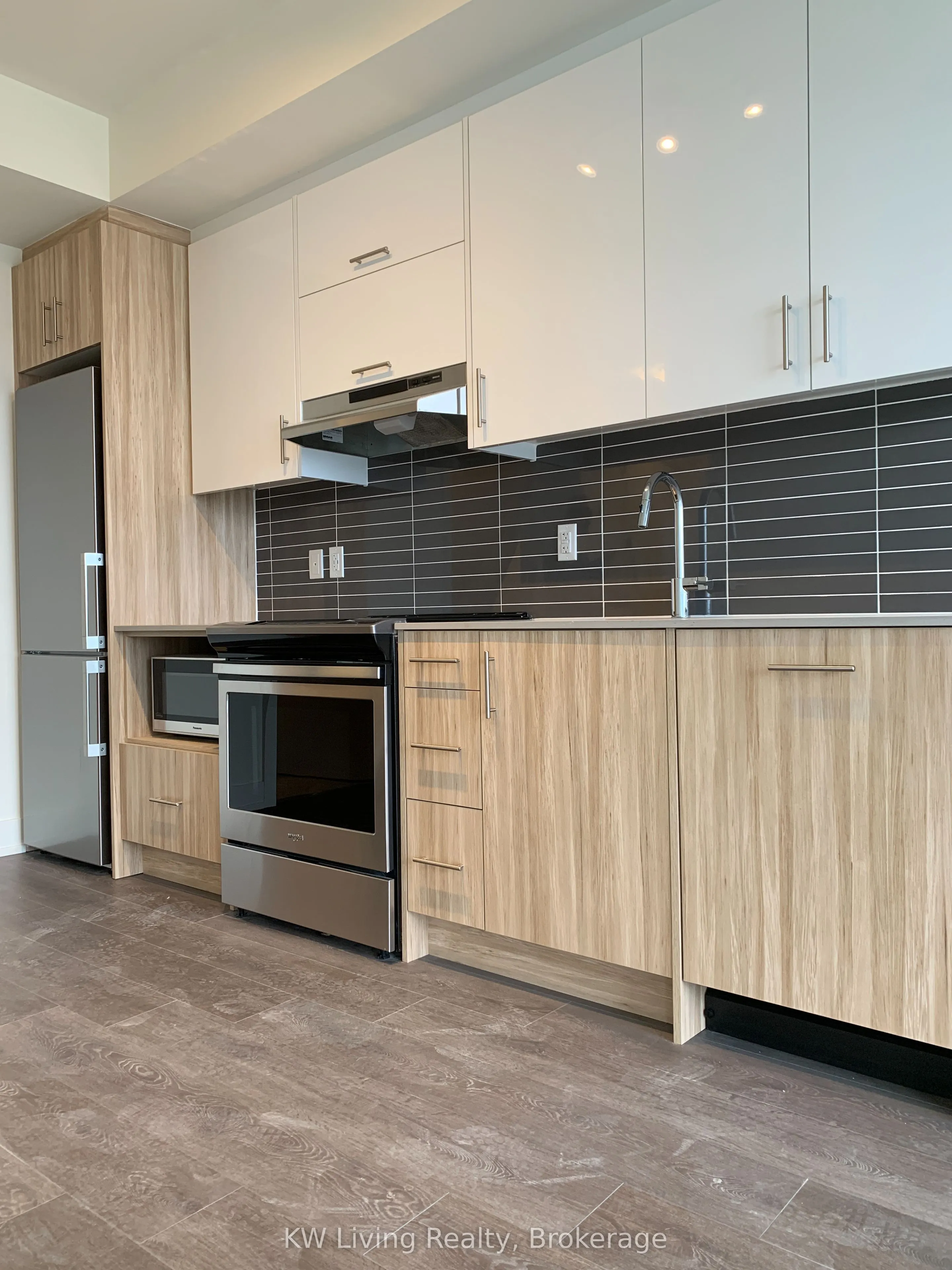 180 Fairview Mall Drive, #1901