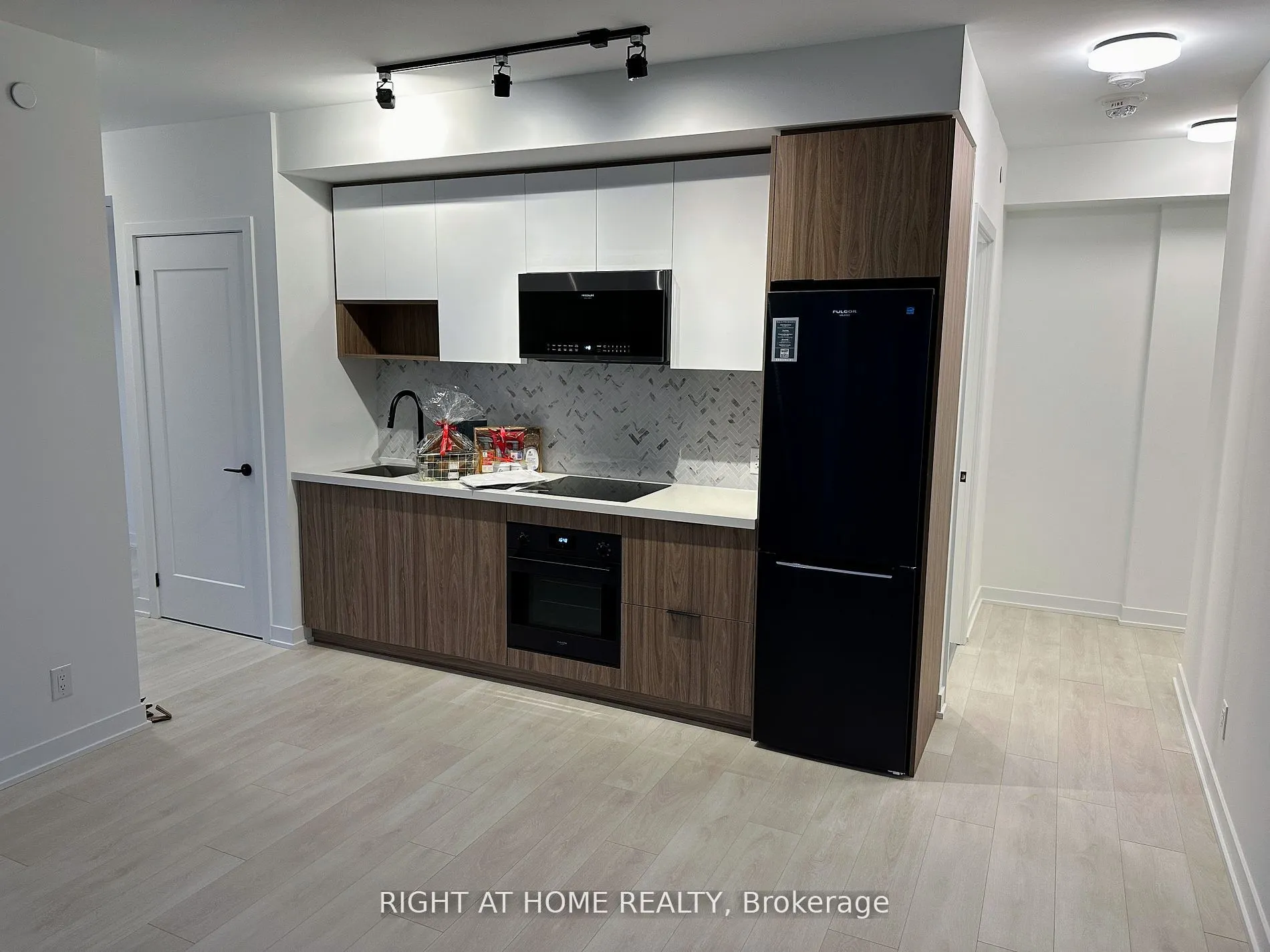 5 Defries Street S, #710