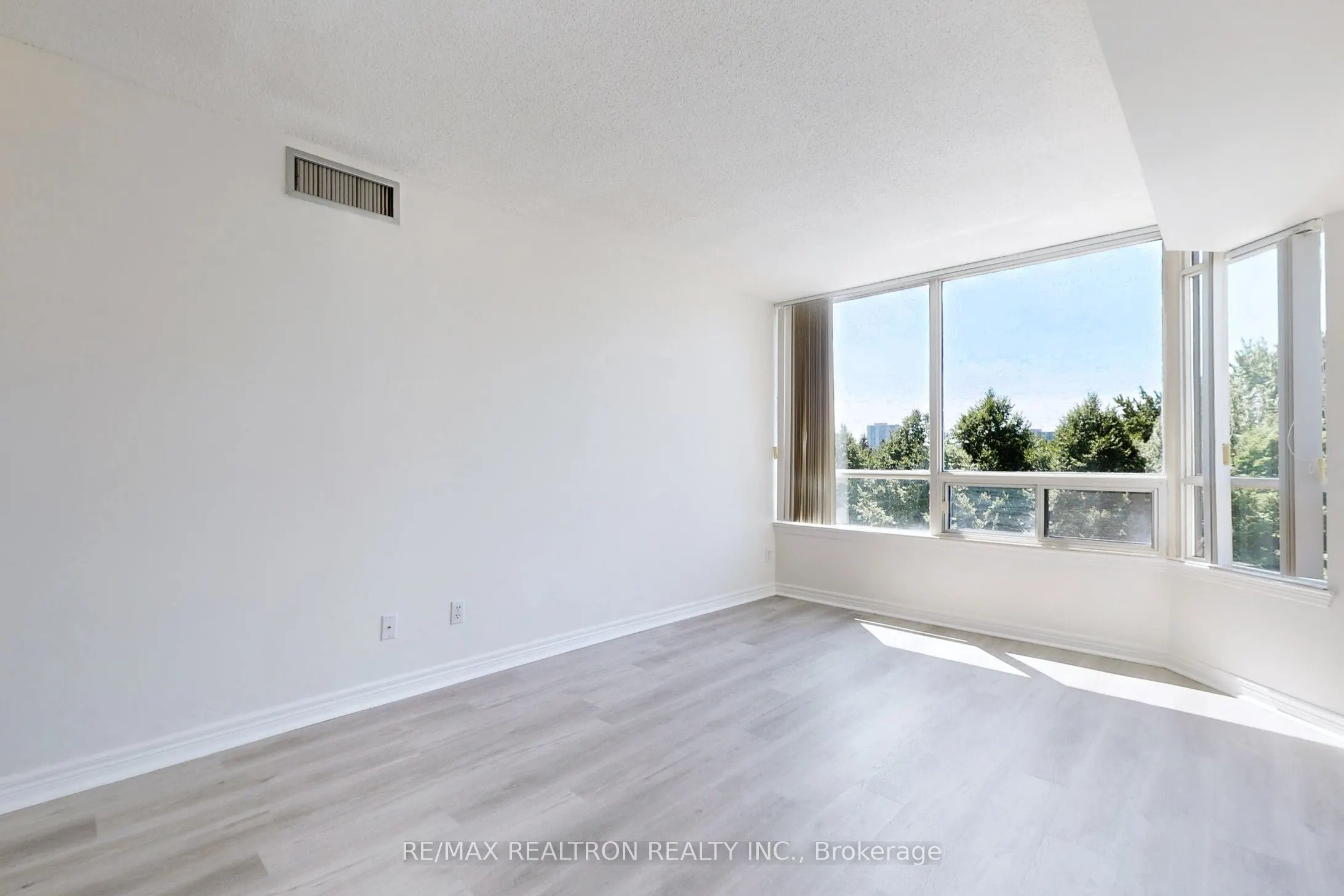 1131 Steeles Avenue W, #407
