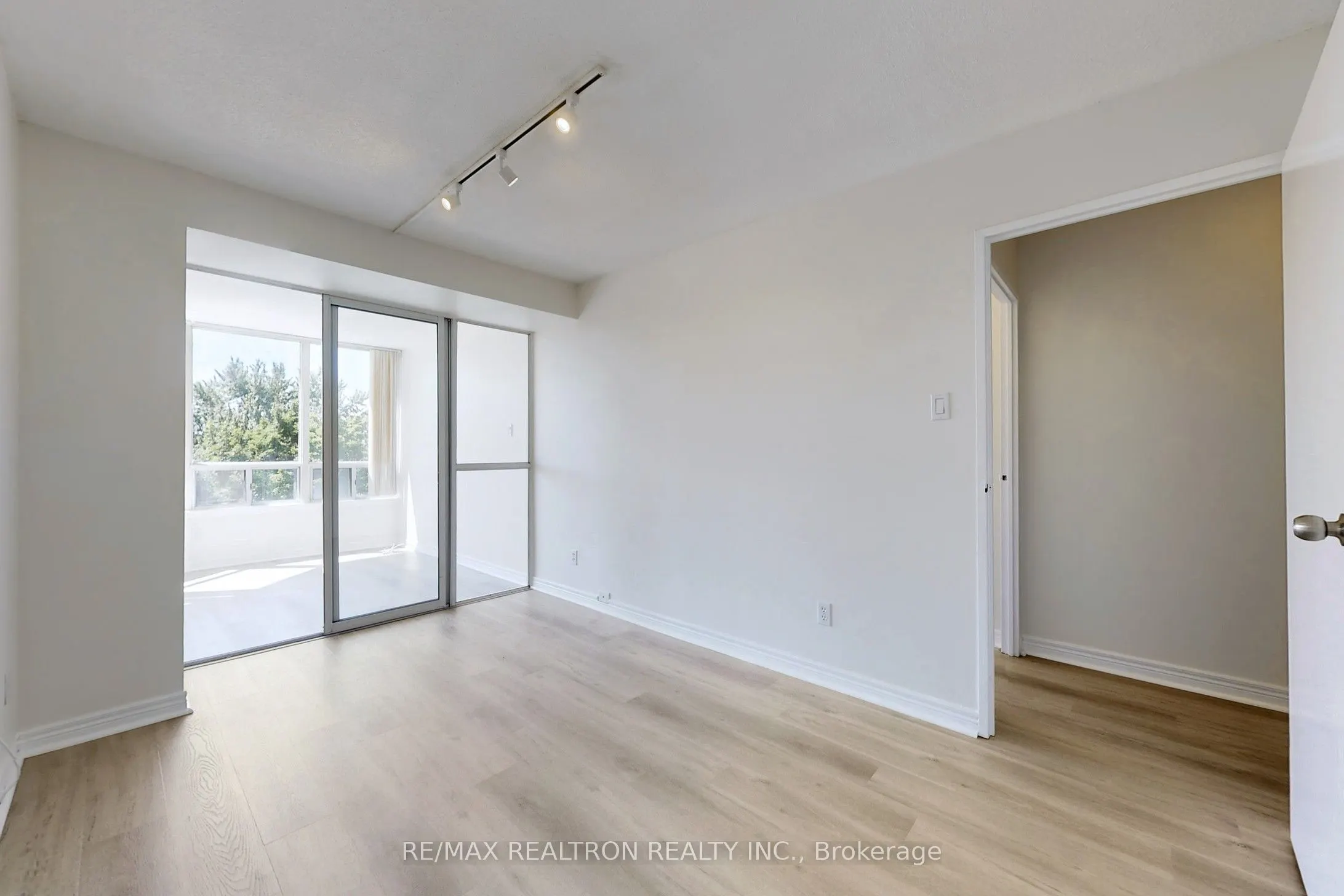 1131 Steeles Avenue W, #407