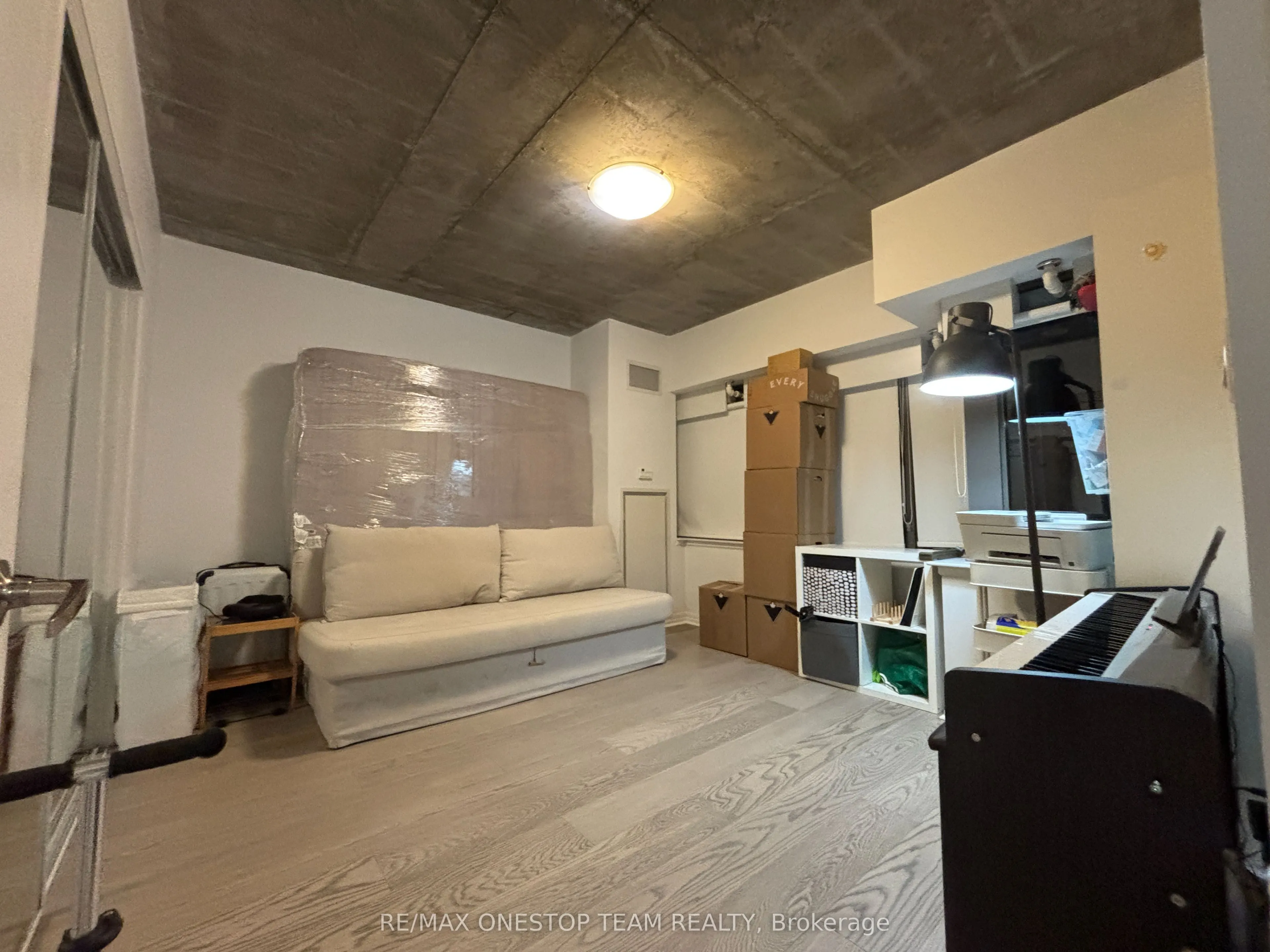 22 Wellesley Street E, #601