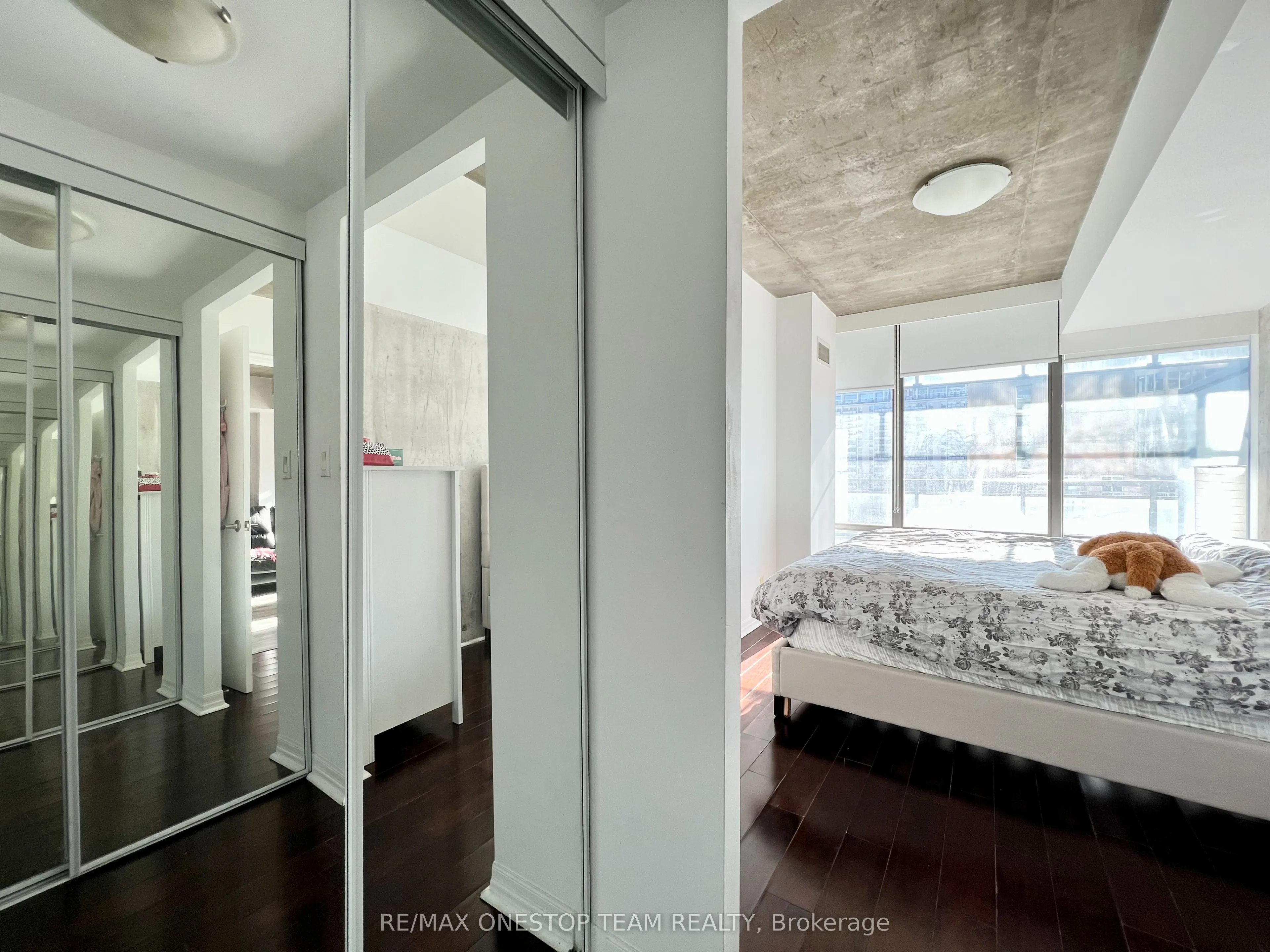 22 Wellesley Street E, #601