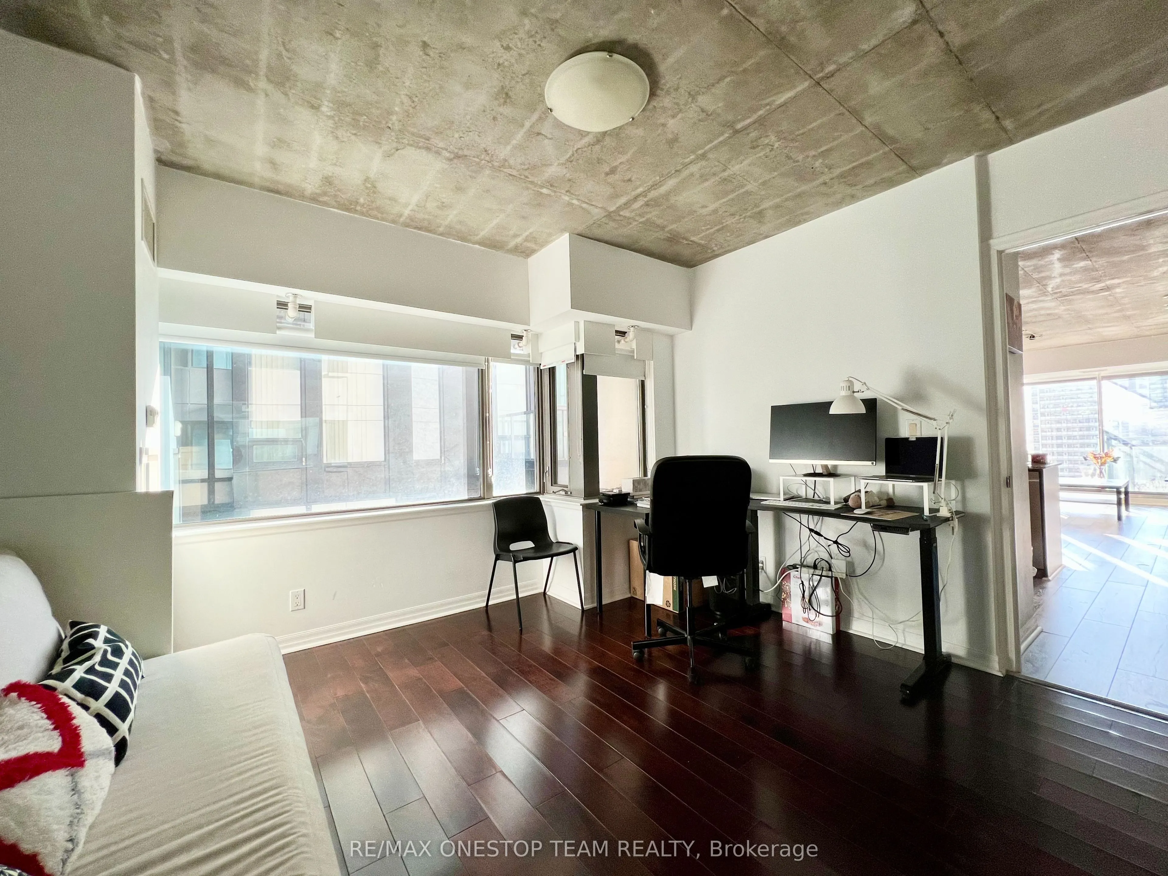 22 Wellesley Street E, #601