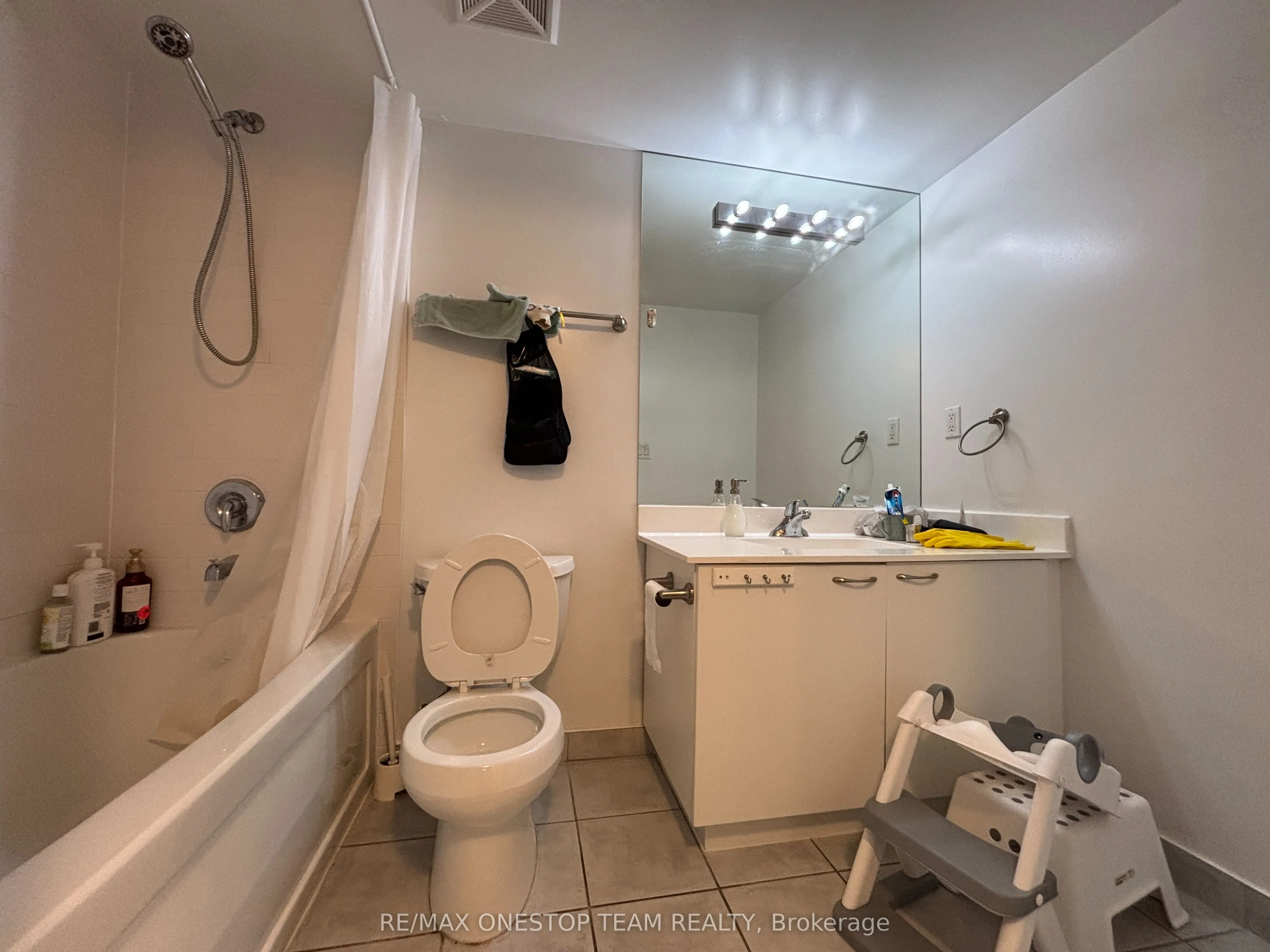 22 Wellesley Street E, #601