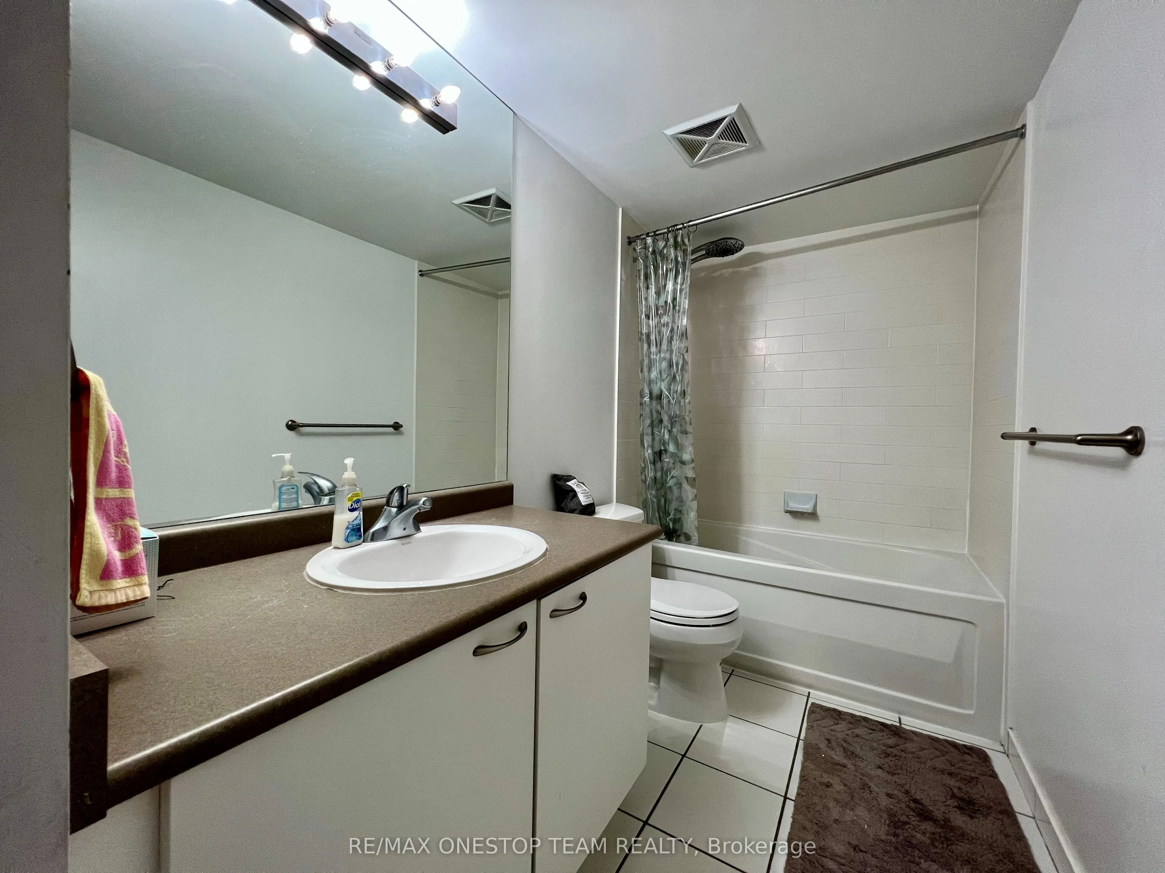 22 Wellesley Street E, #601