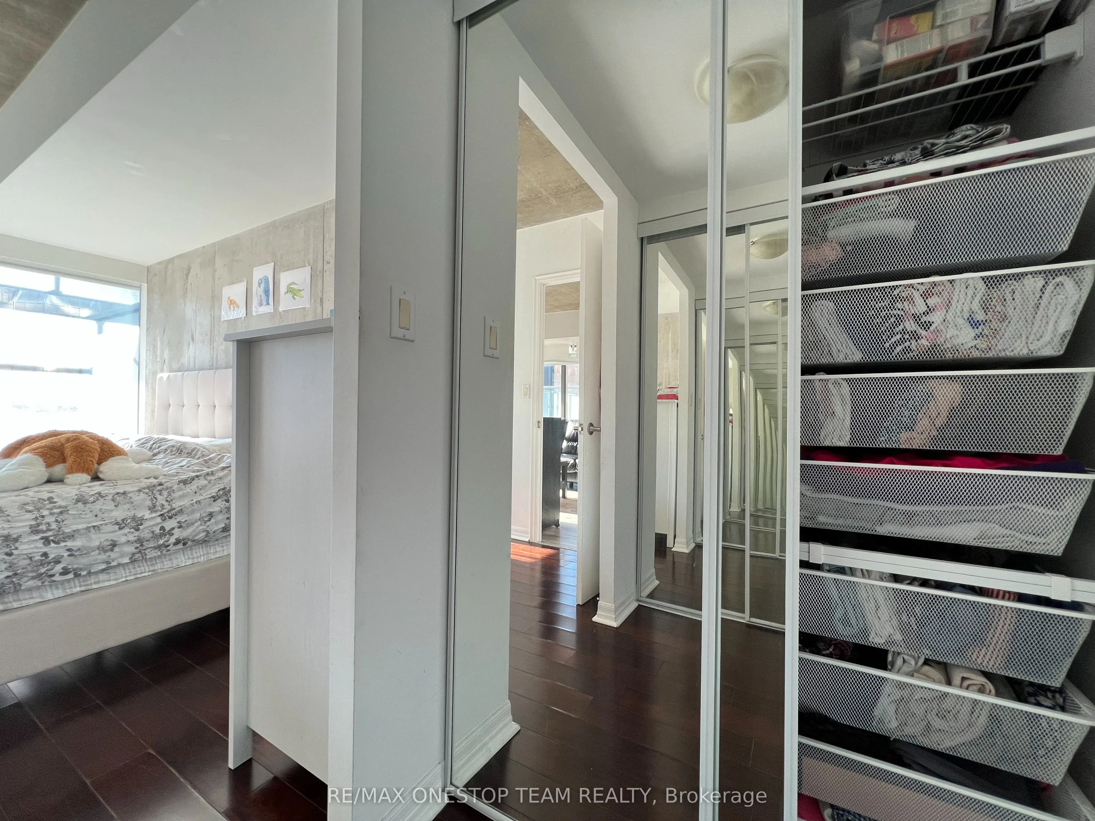 22 Wellesley Street E, #601