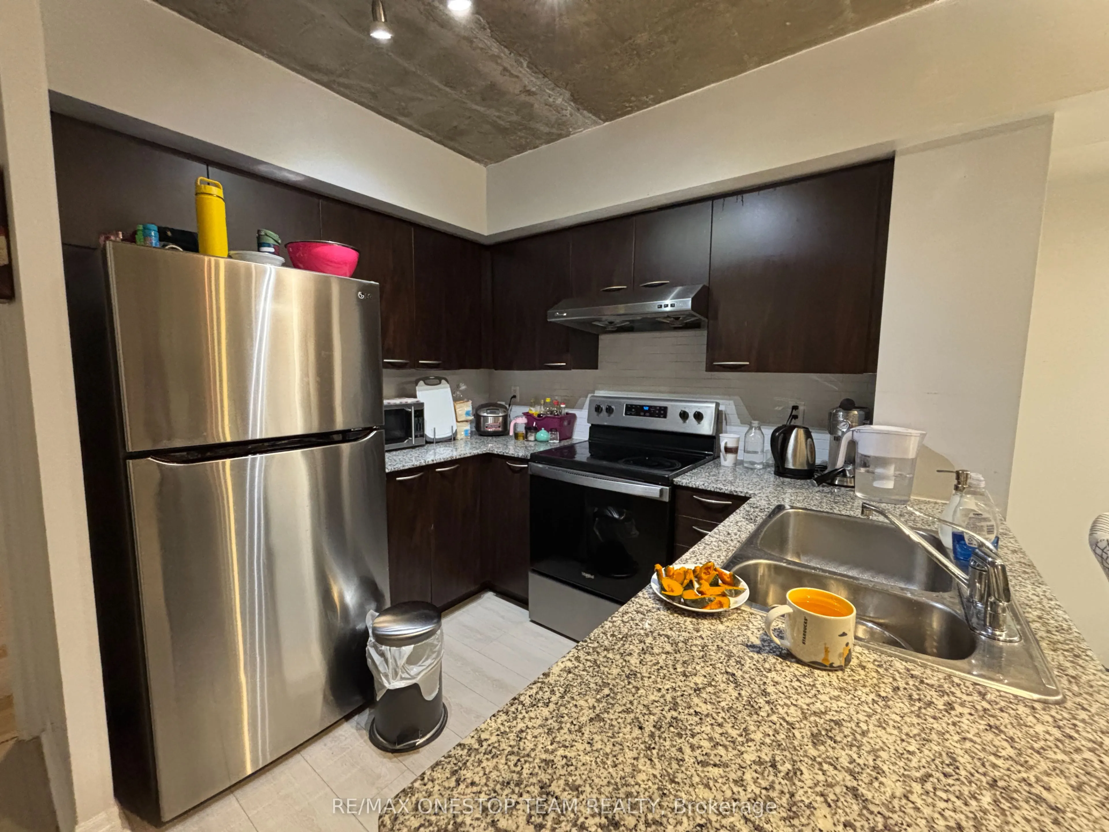 22 Wellesley Street E, #601
