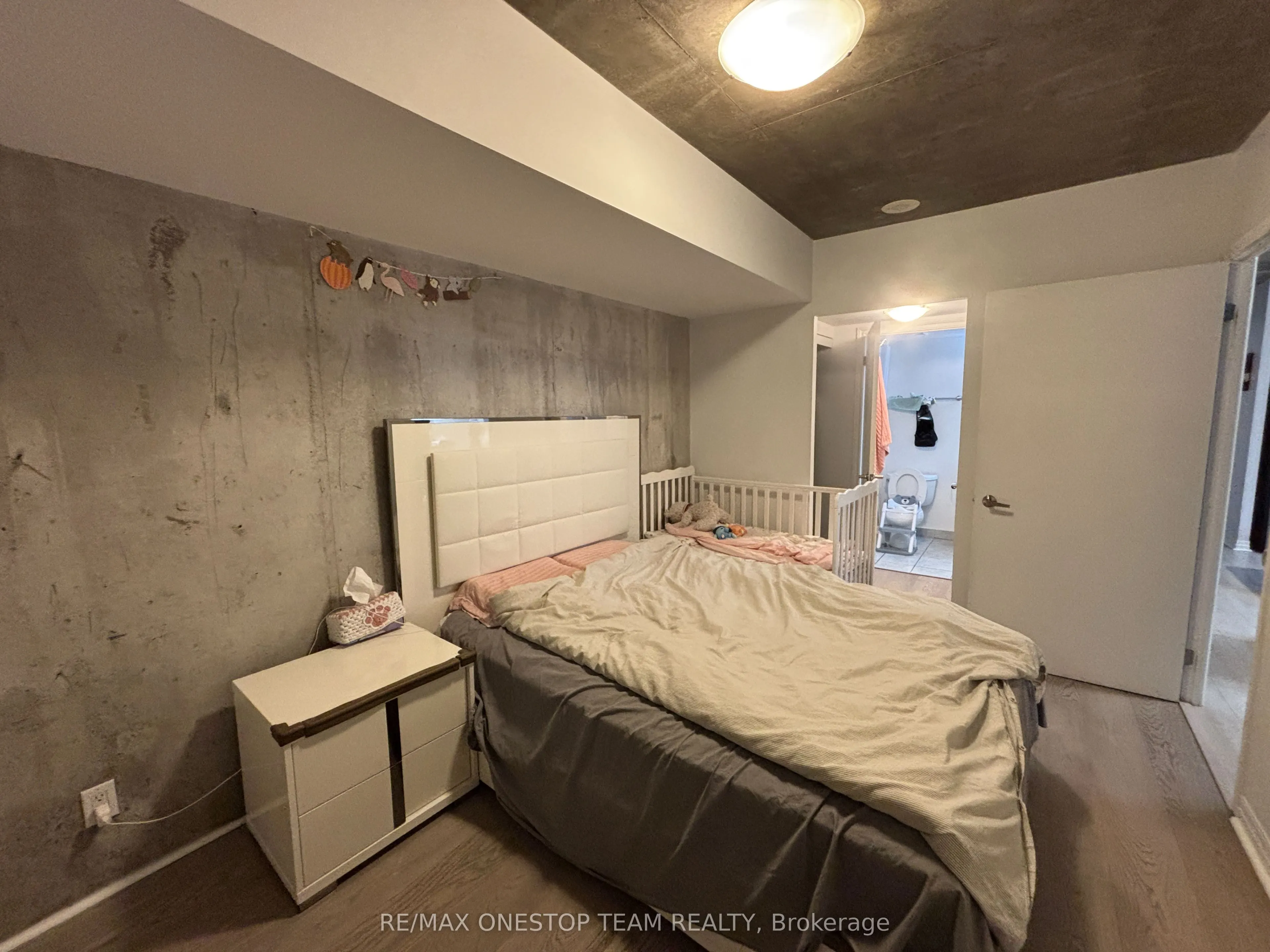 22 Wellesley Street E, #601