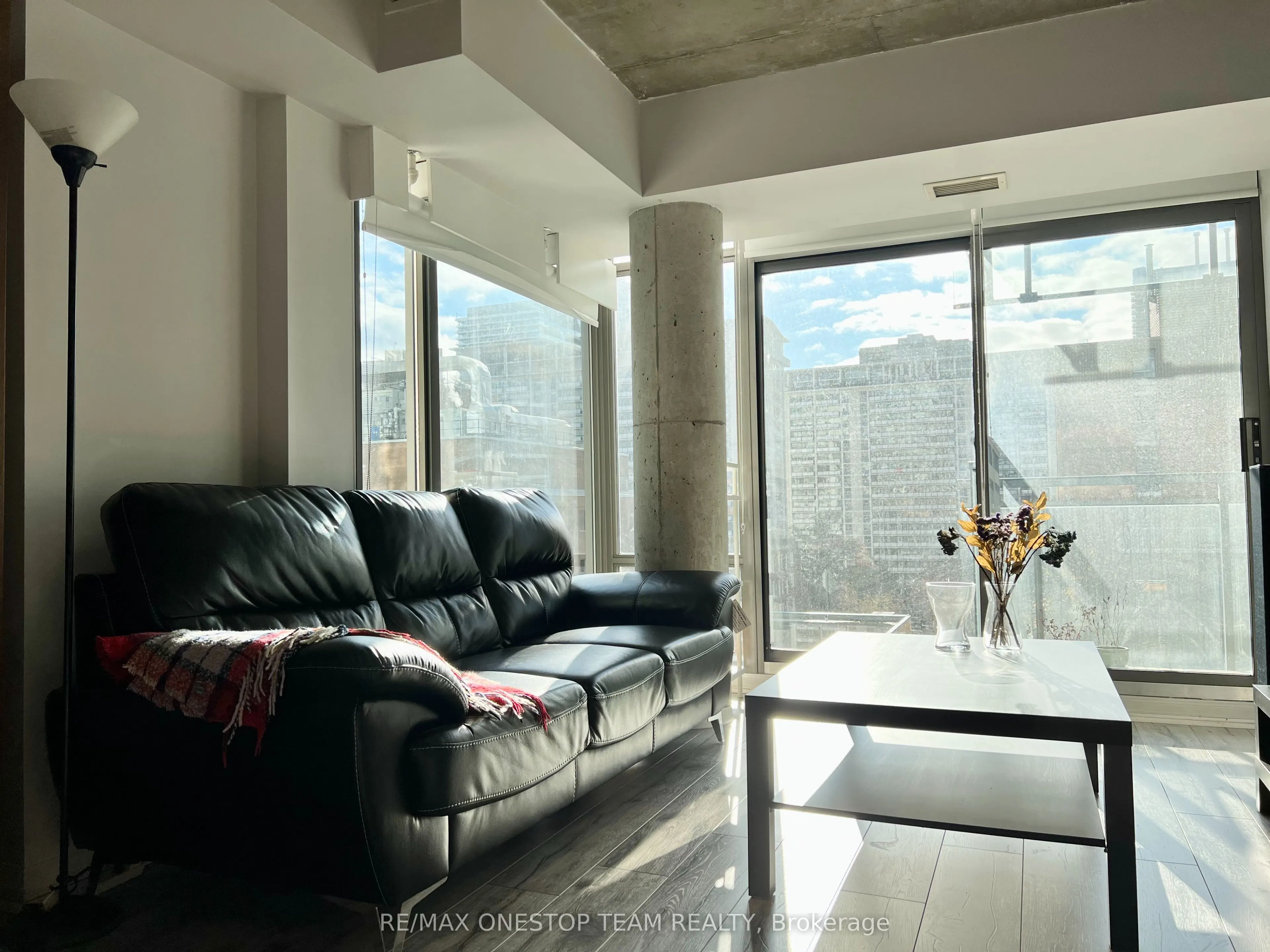 22 Wellesley Street E, #601