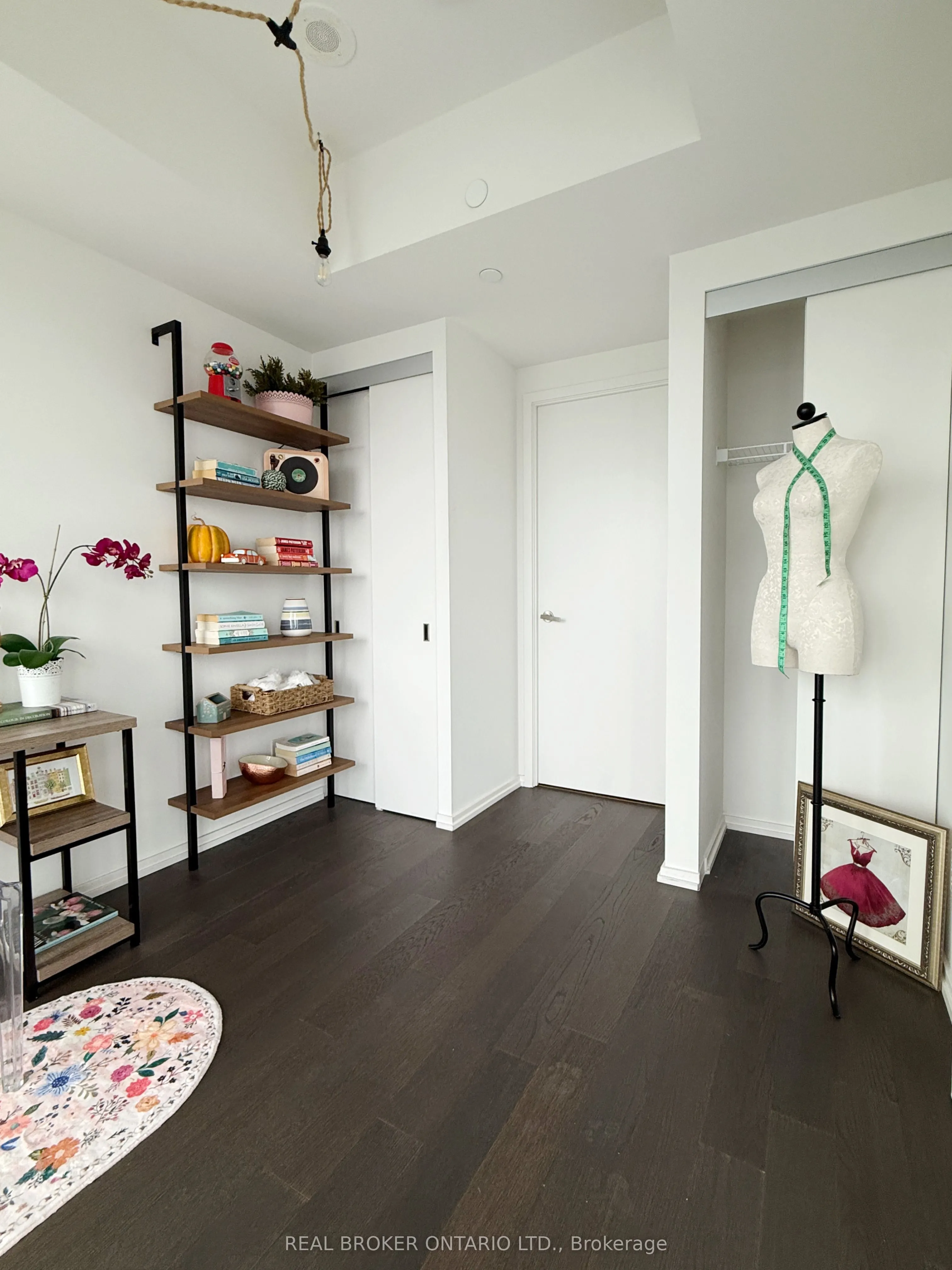 5 Soudan Avenue, #2004