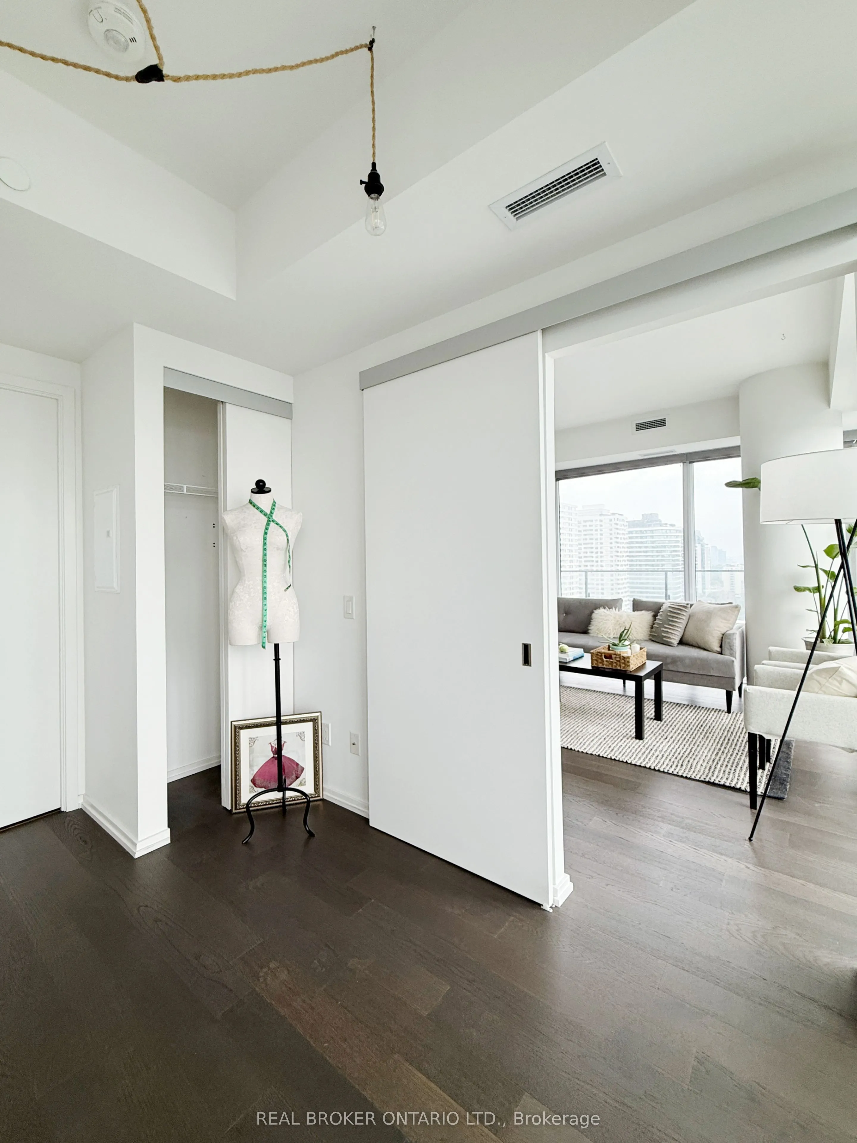 5 Soudan Avenue, #2004