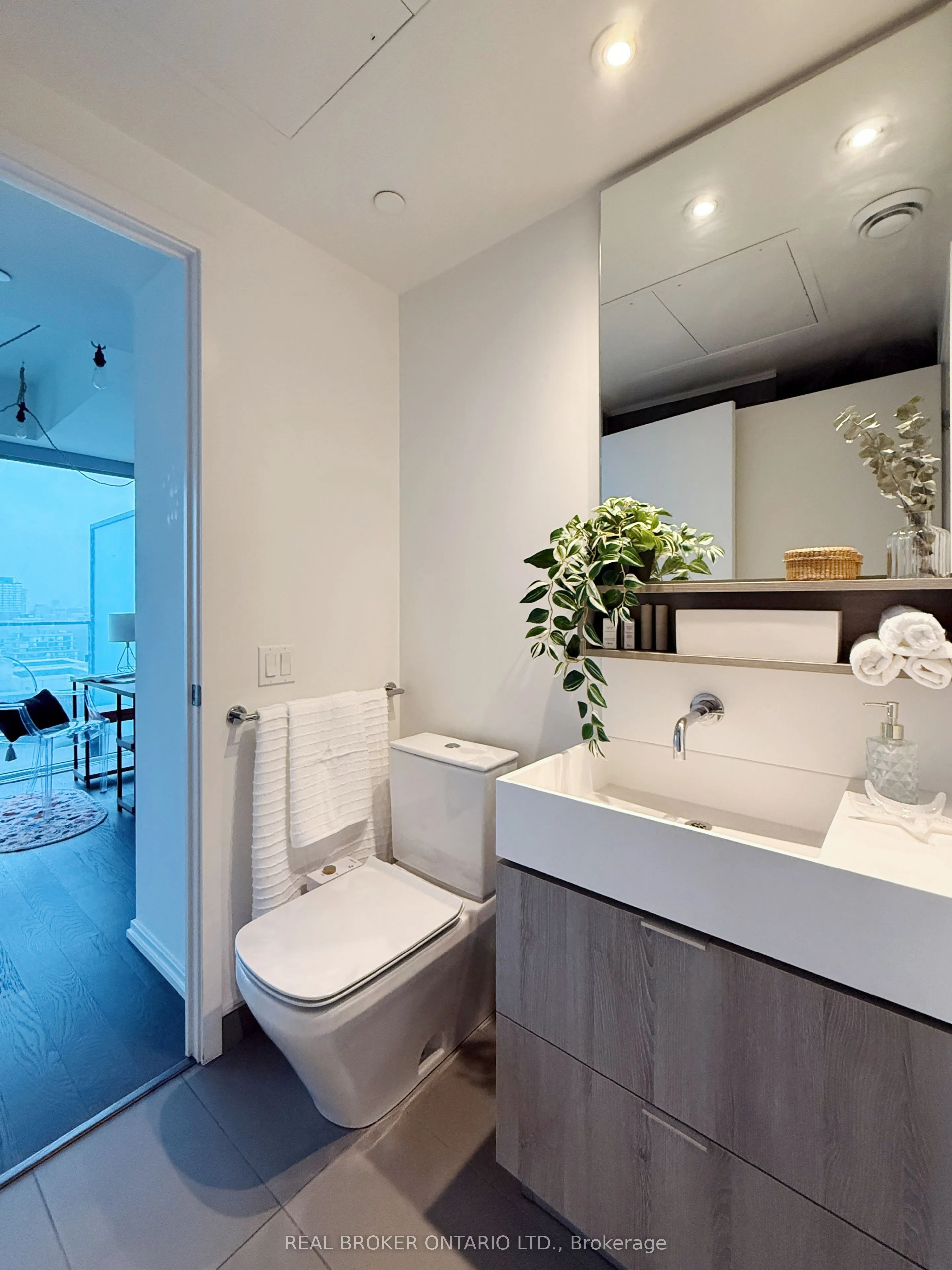 5 Soudan Avenue, #2004