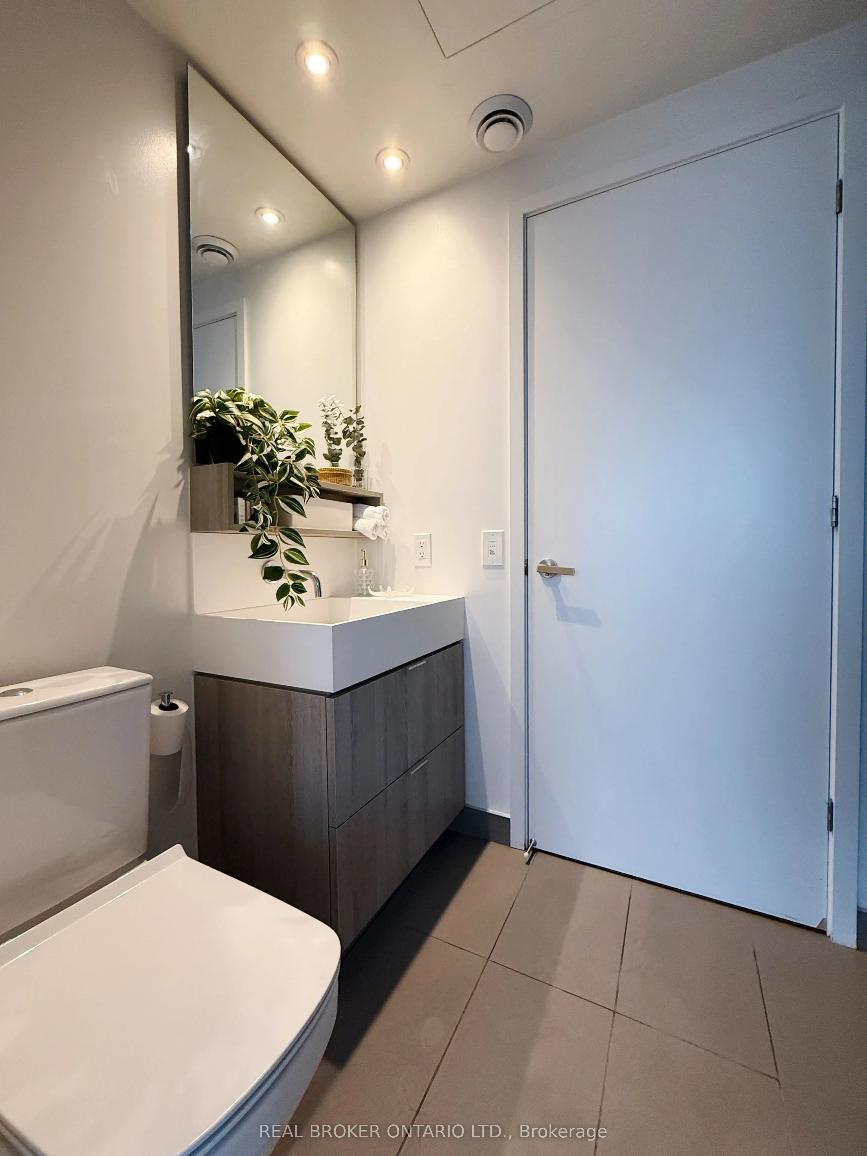 5 Soudan Avenue, #2004
