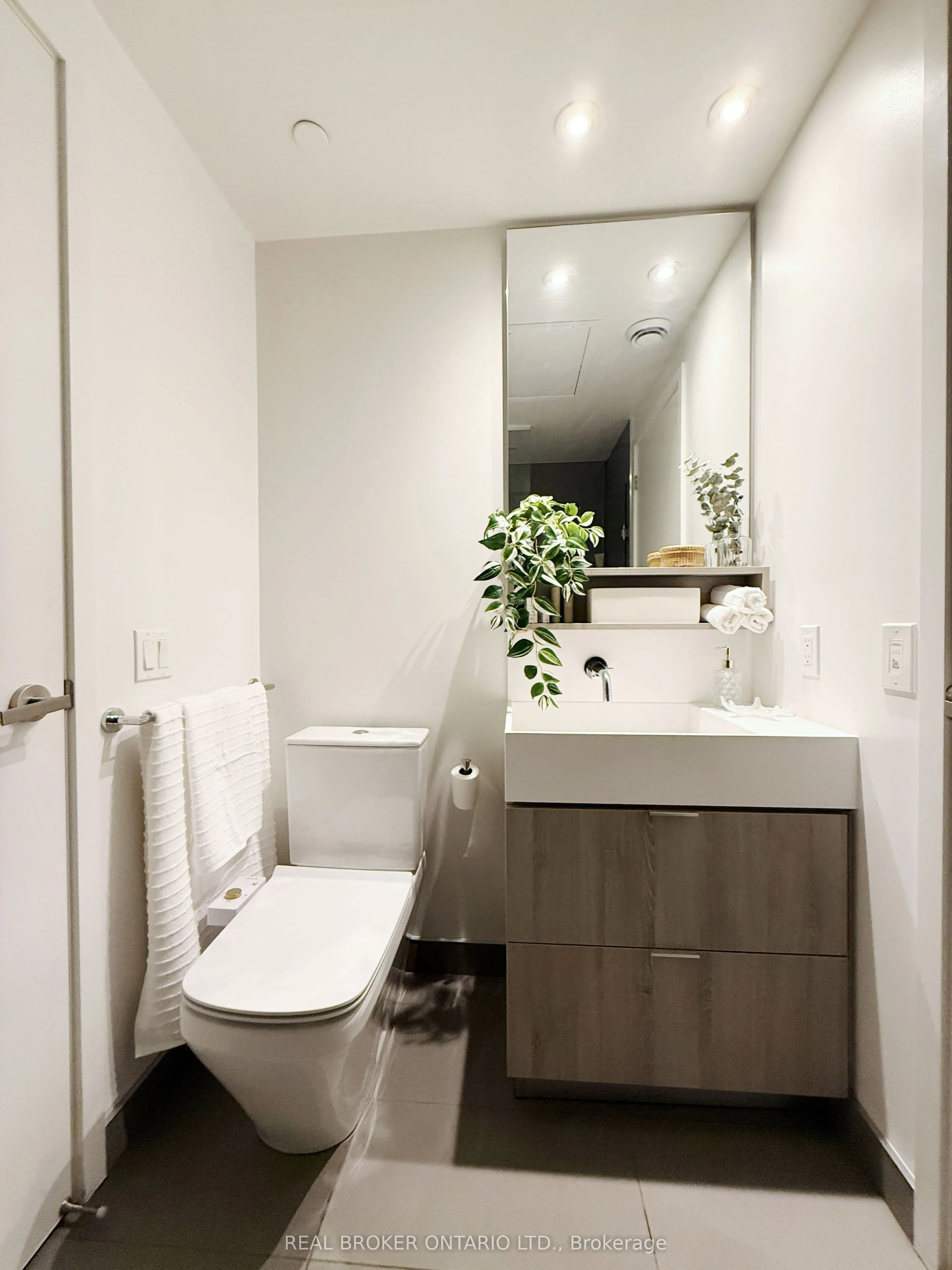 5 Soudan Avenue, #2004
