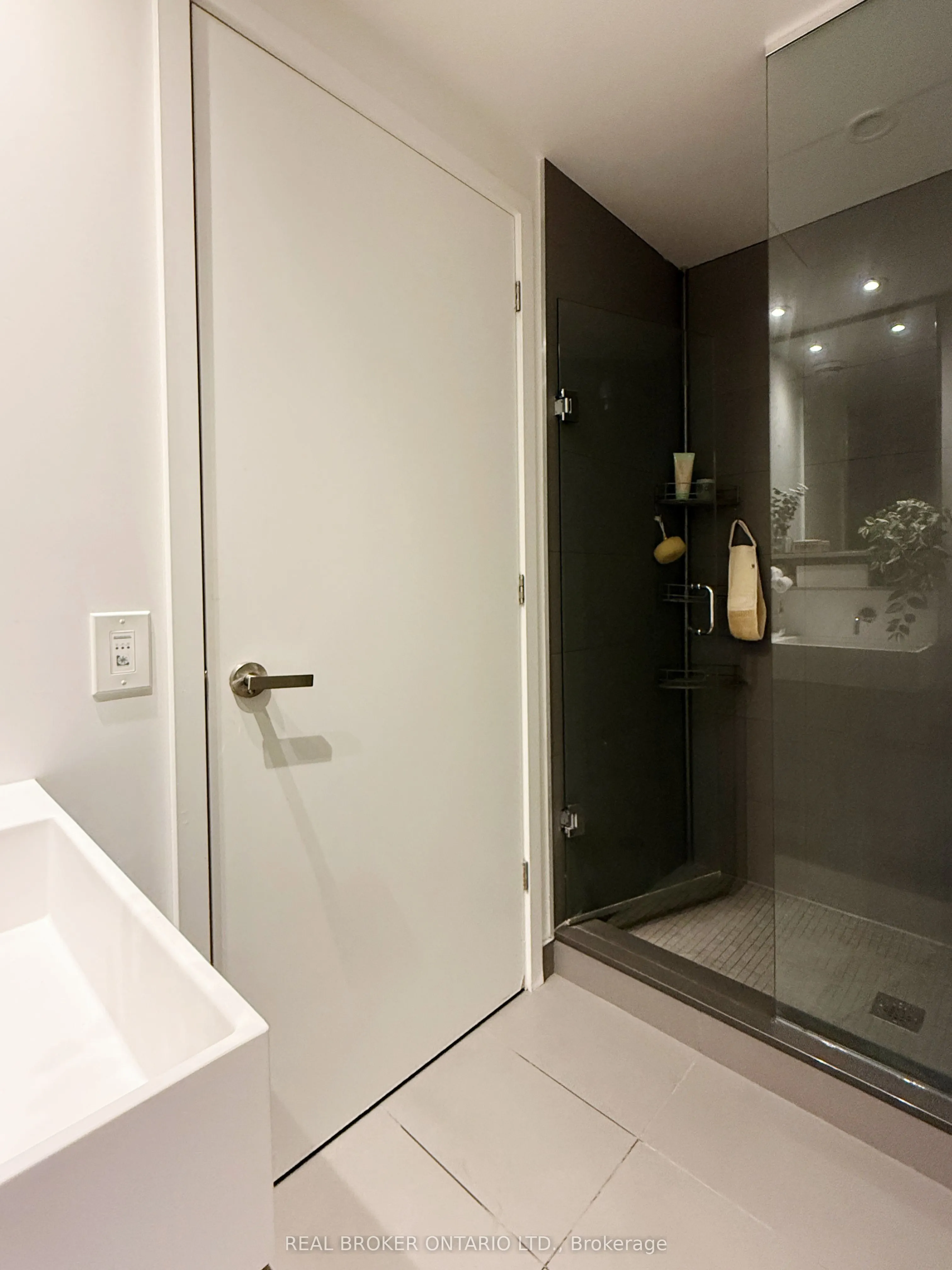 5 Soudan Avenue, #2004