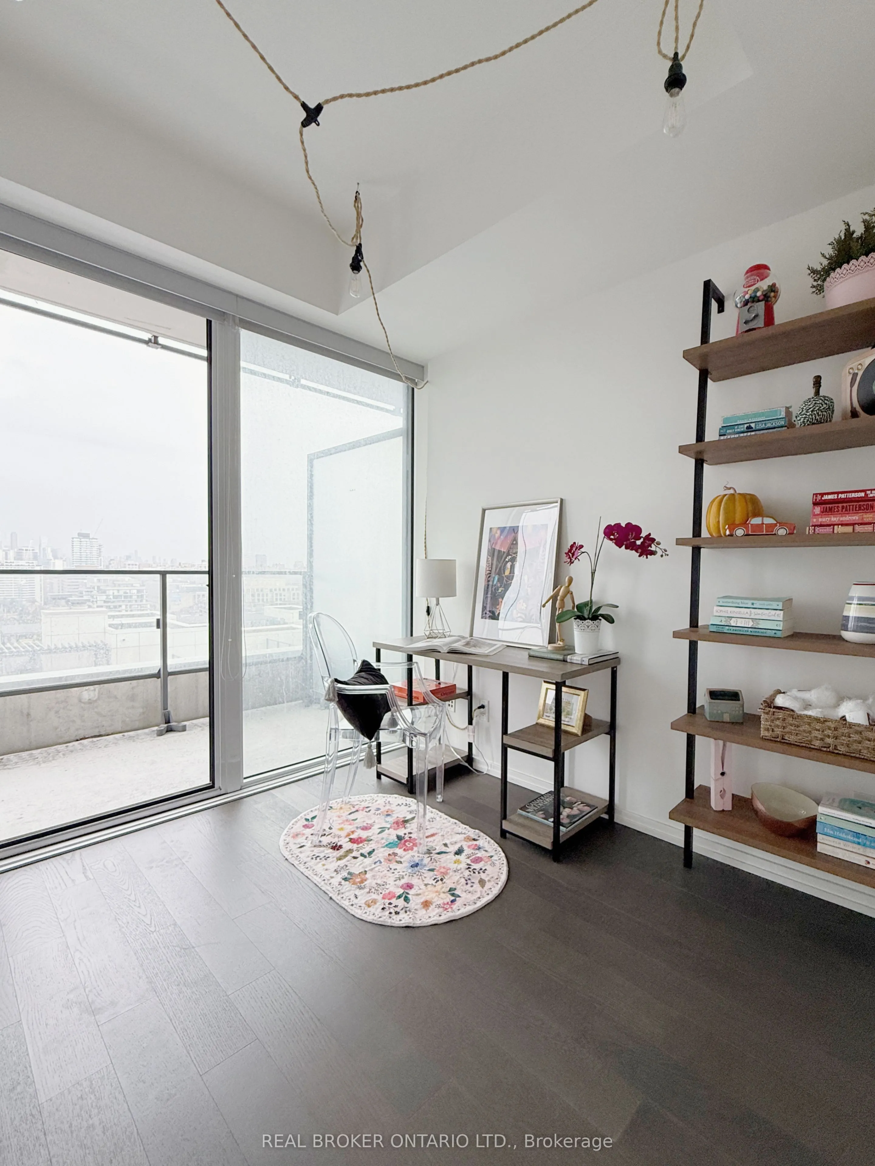 5 Soudan Avenue, #2004