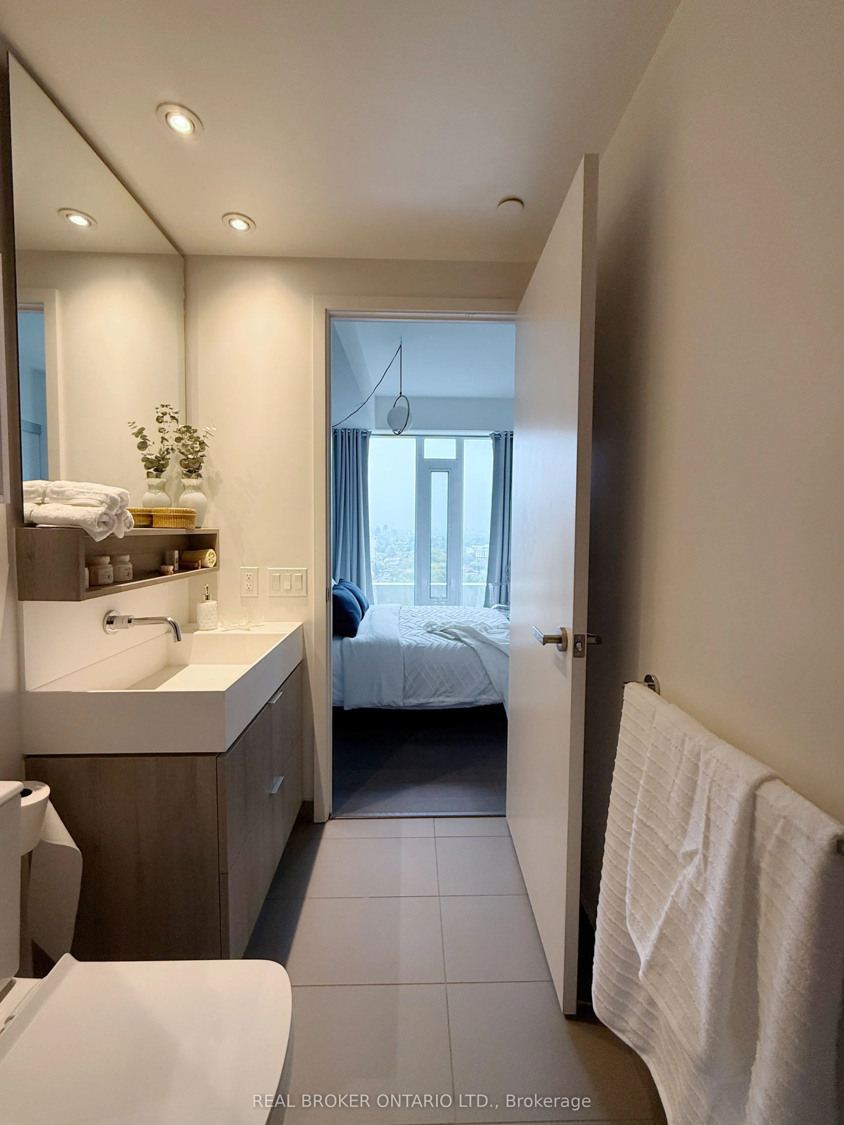 5 Soudan Avenue, #2004