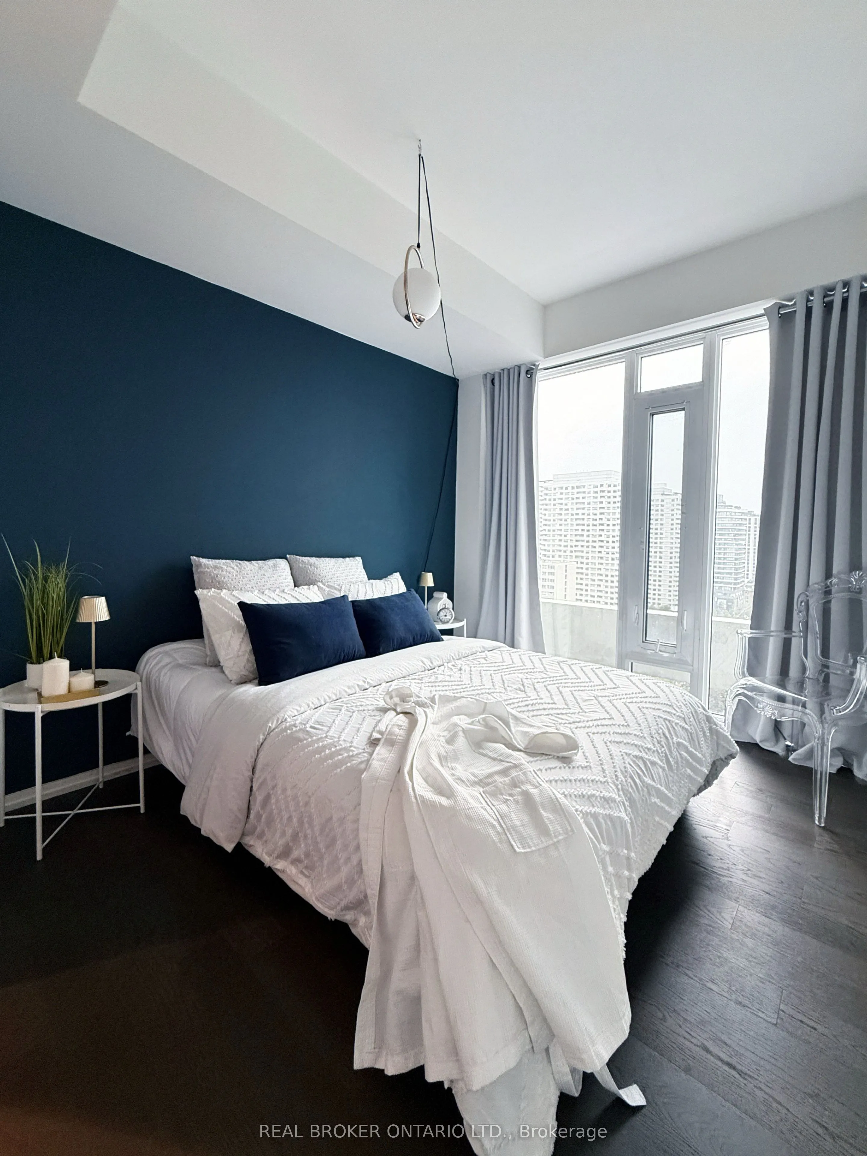 5 Soudan Avenue, #2004