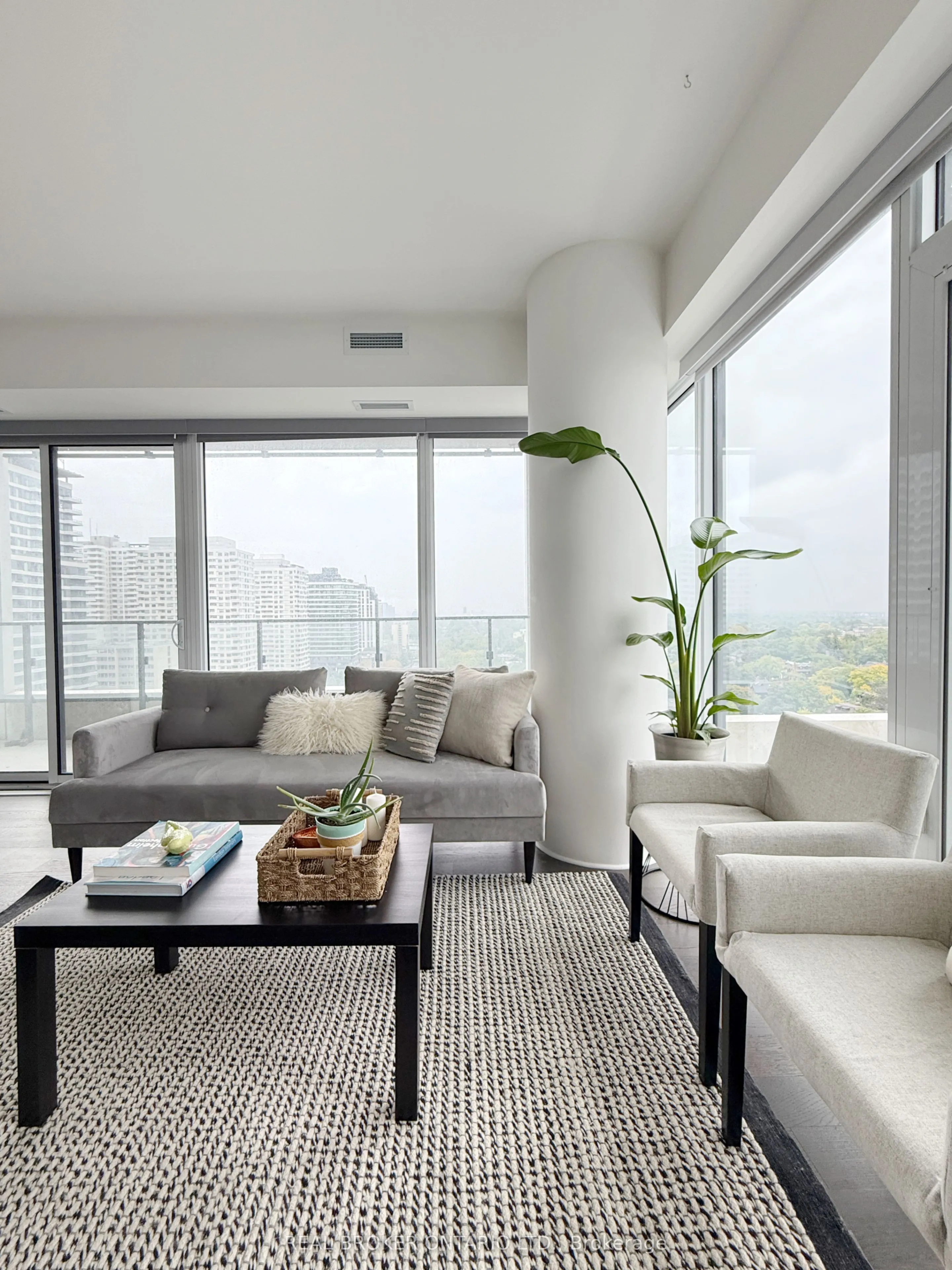 5 Soudan Avenue, #2004