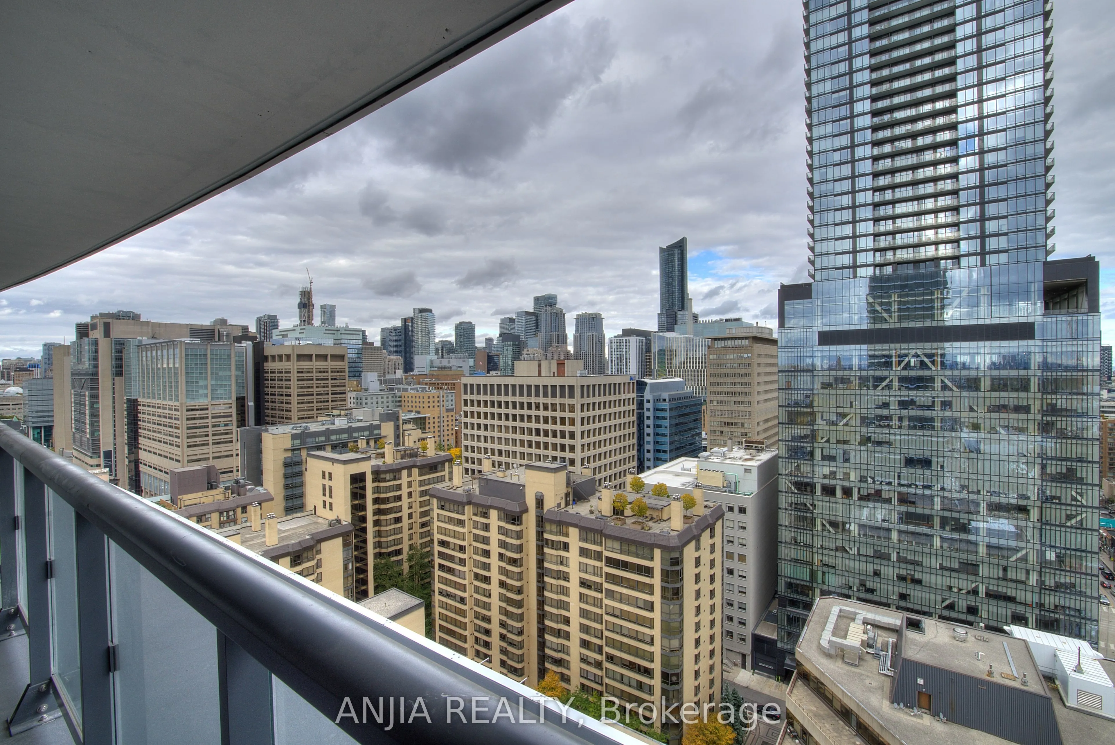 280 Dundas Street, #2204