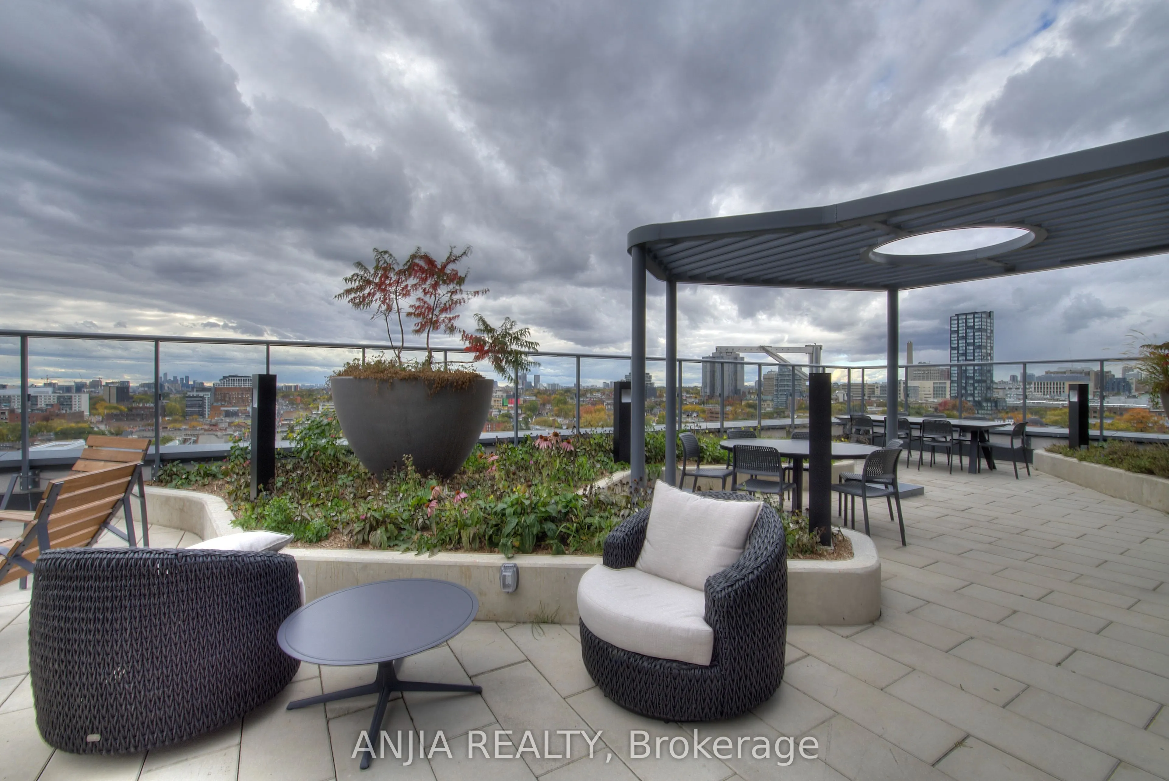 280 Dundas Street, #2204