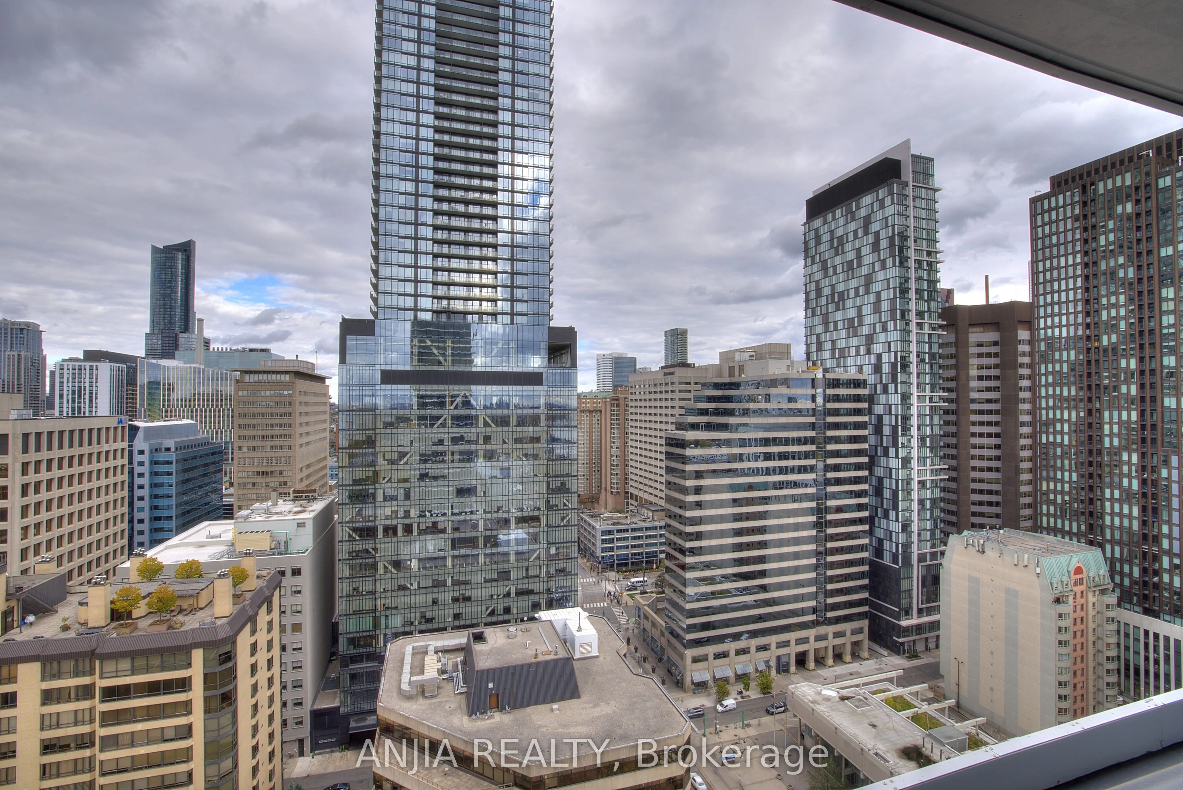 280 Dundas Street, #2204