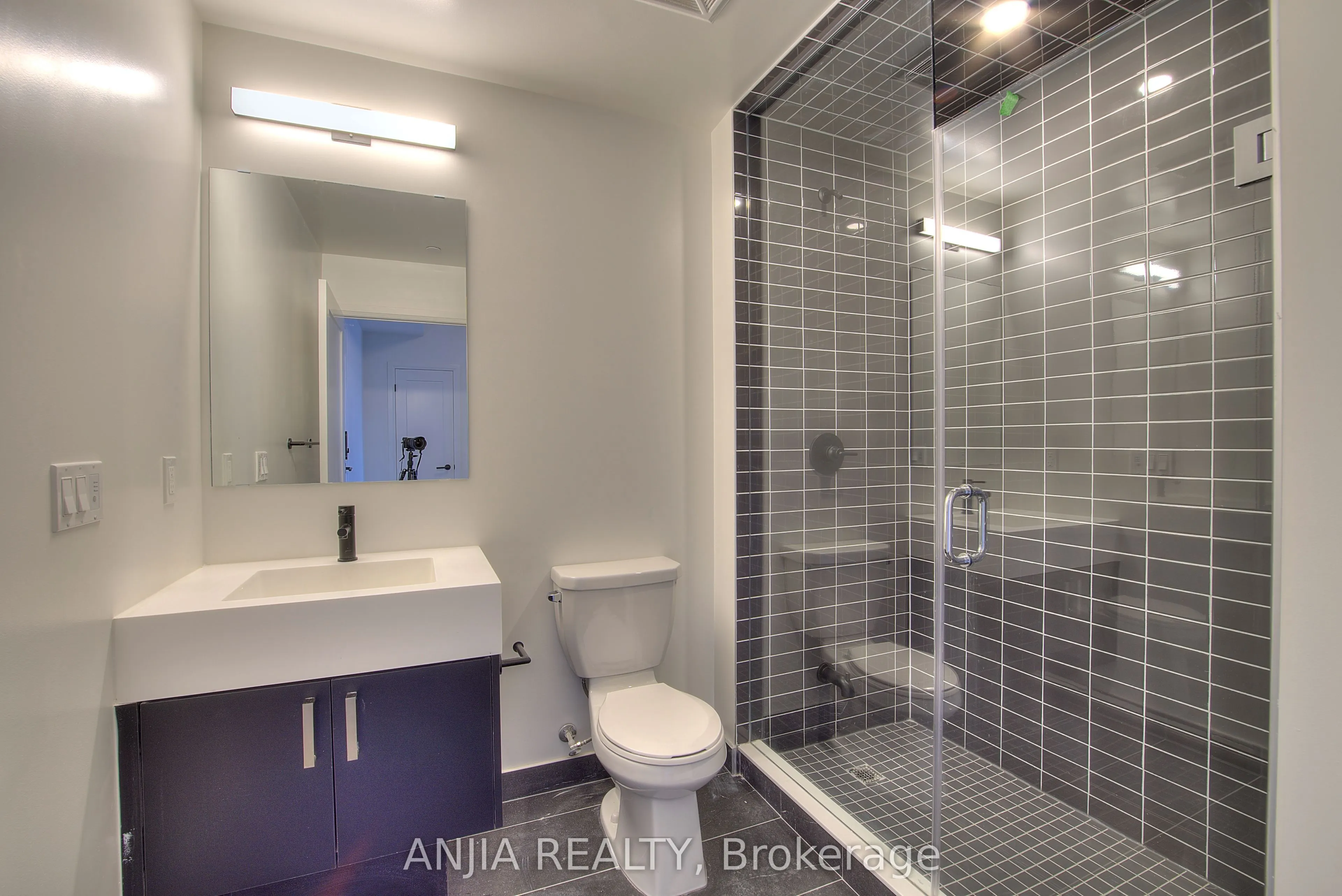 280 Dundas Street, #2204