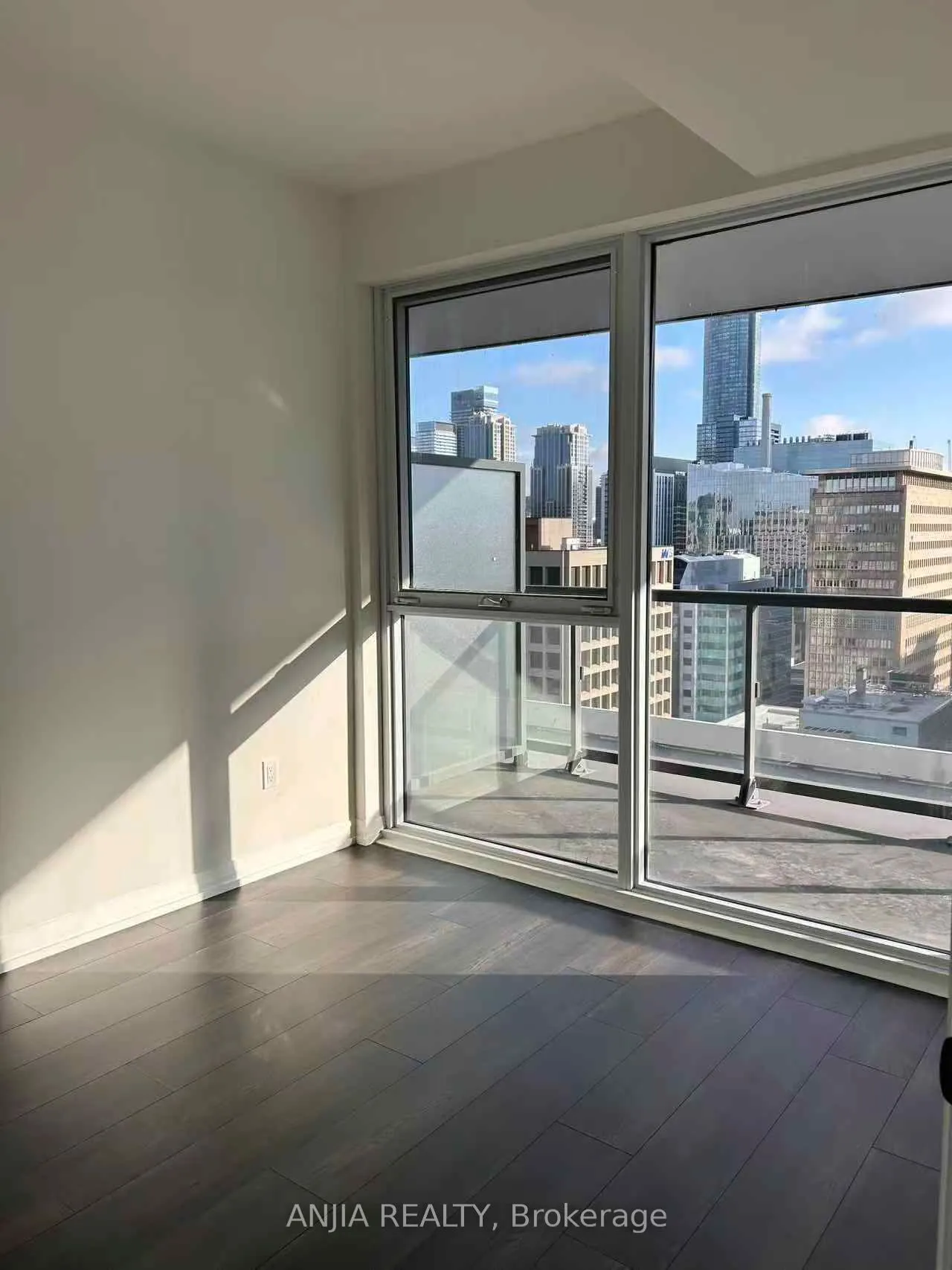 280 Dundas Street, #2204