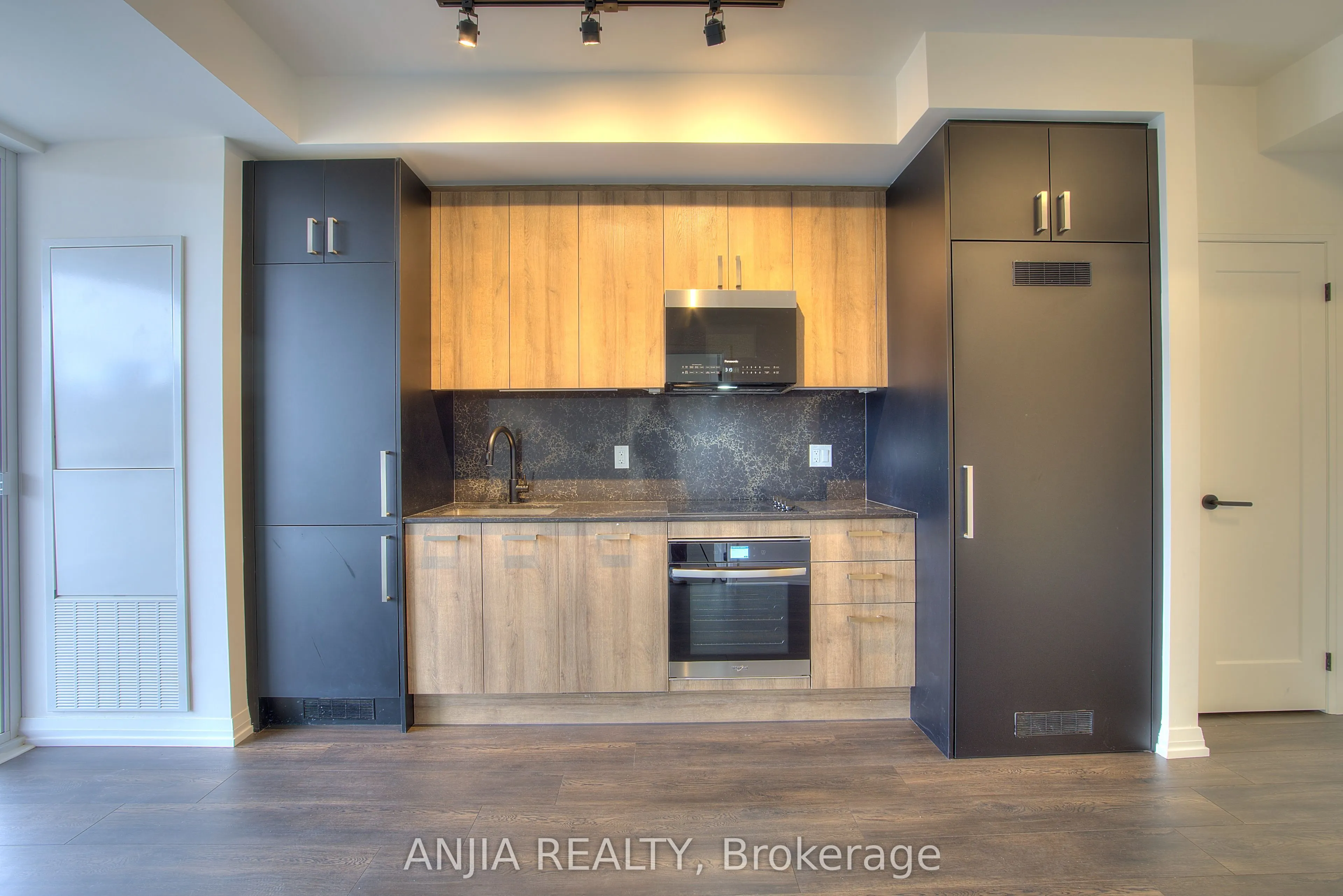 280 Dundas Street, #2204