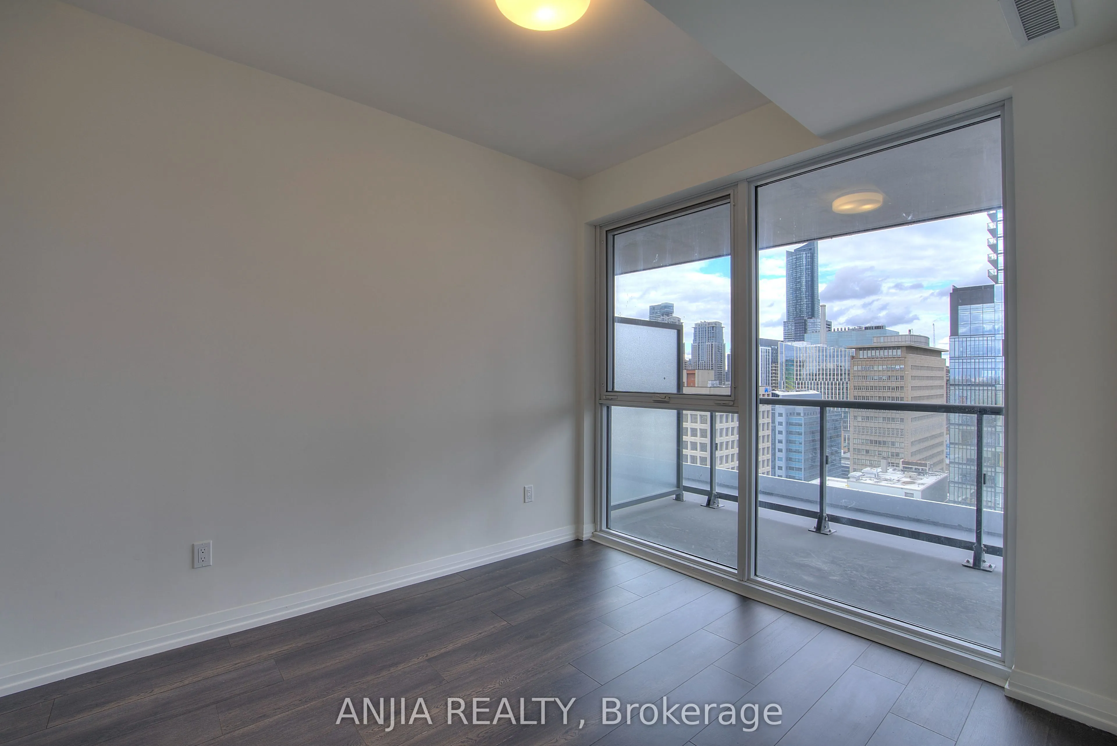 280 Dundas Street, #2204