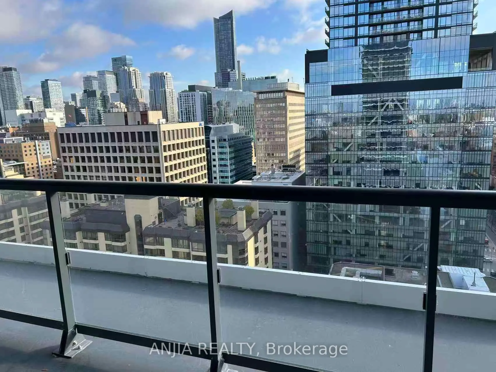 280 Dundas Street, #2204