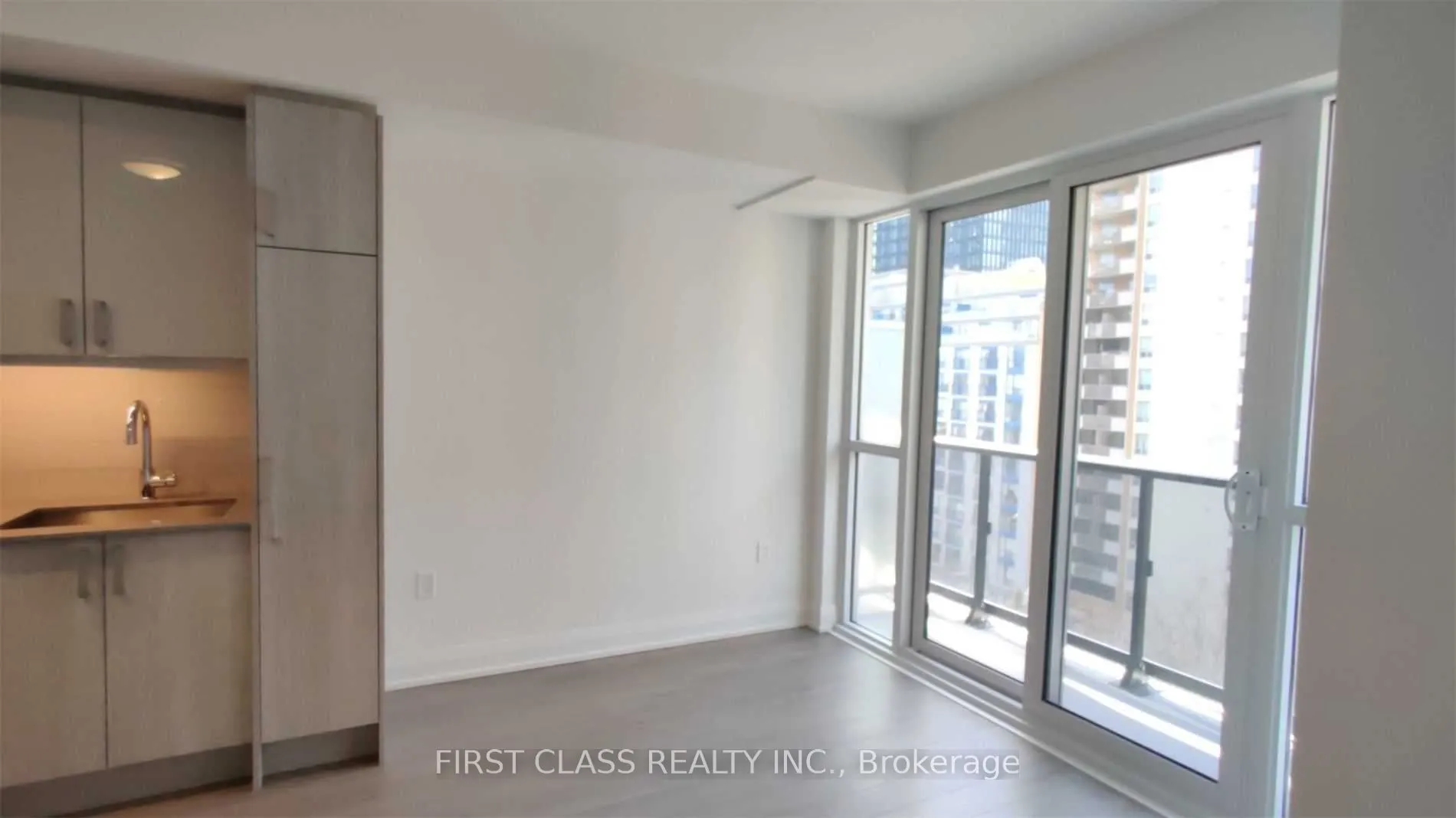 77 Mutual Street, #707