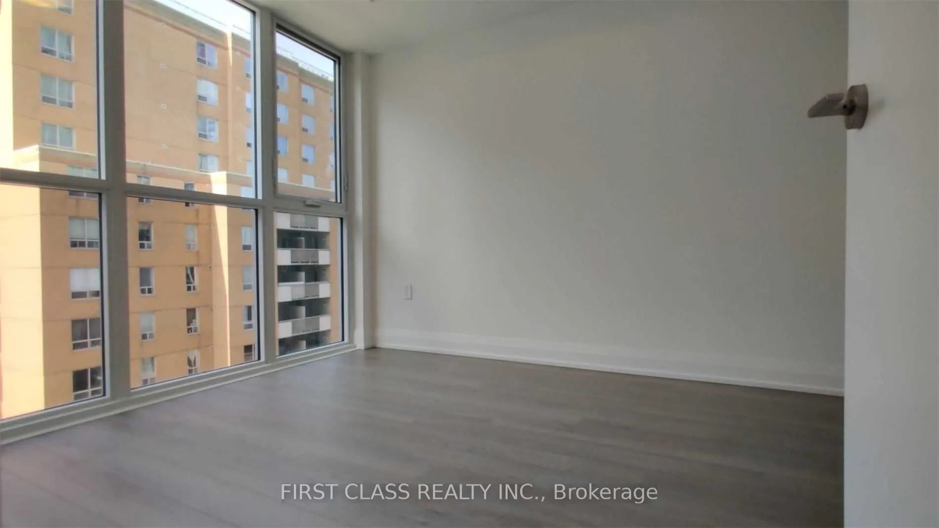 77 Mutual Street, #707