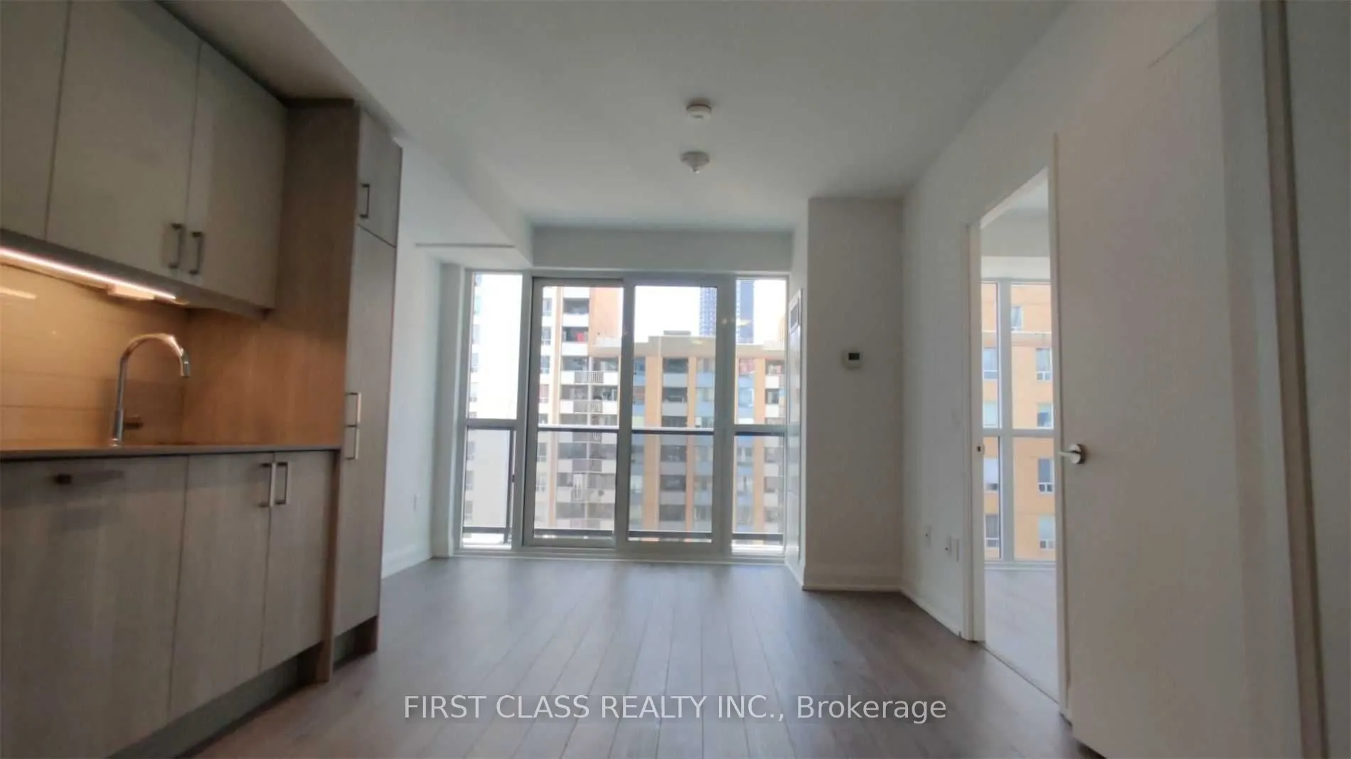 77 Mutual Street, #707