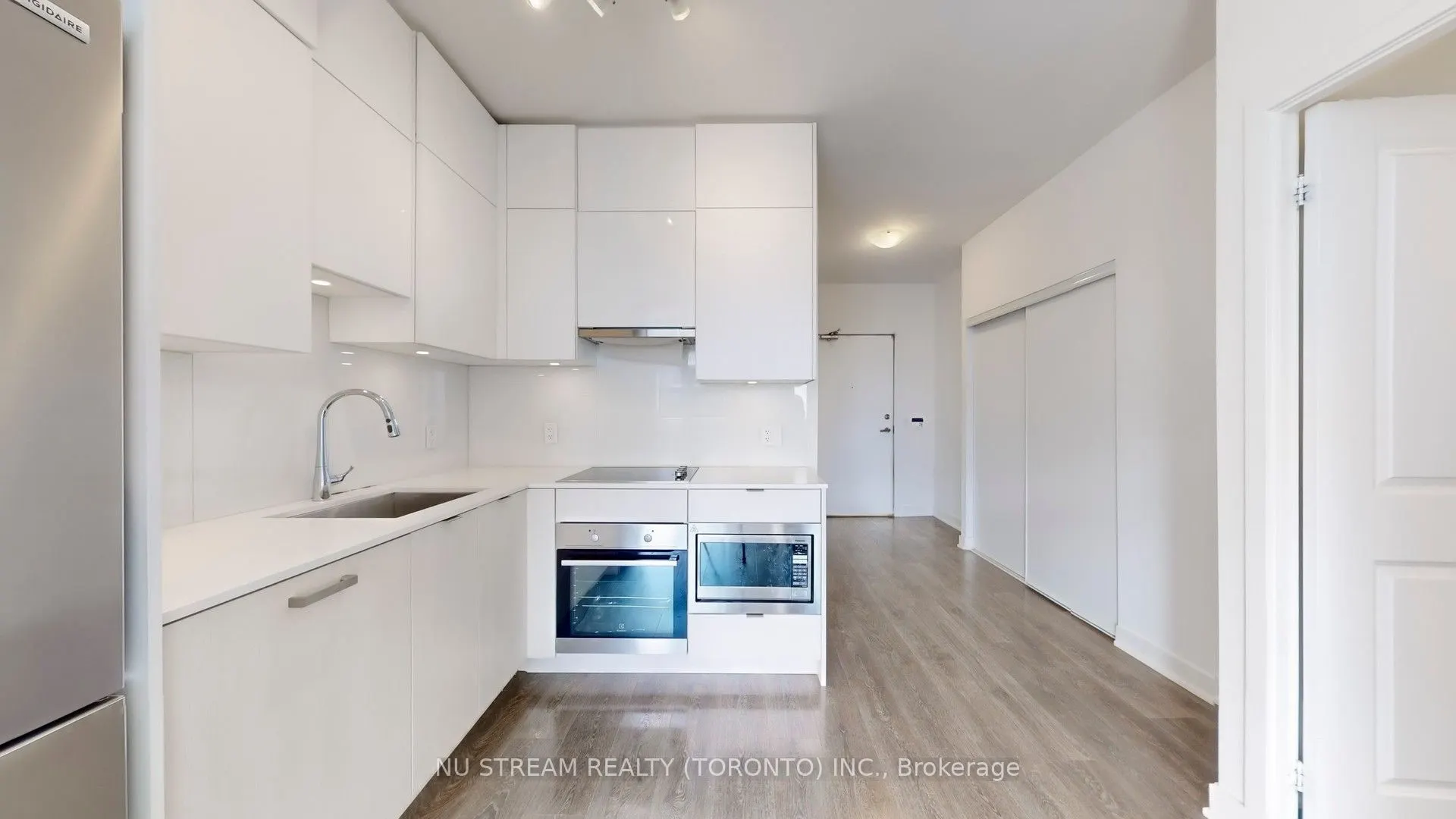 195 Redpath Avenue, #PH06