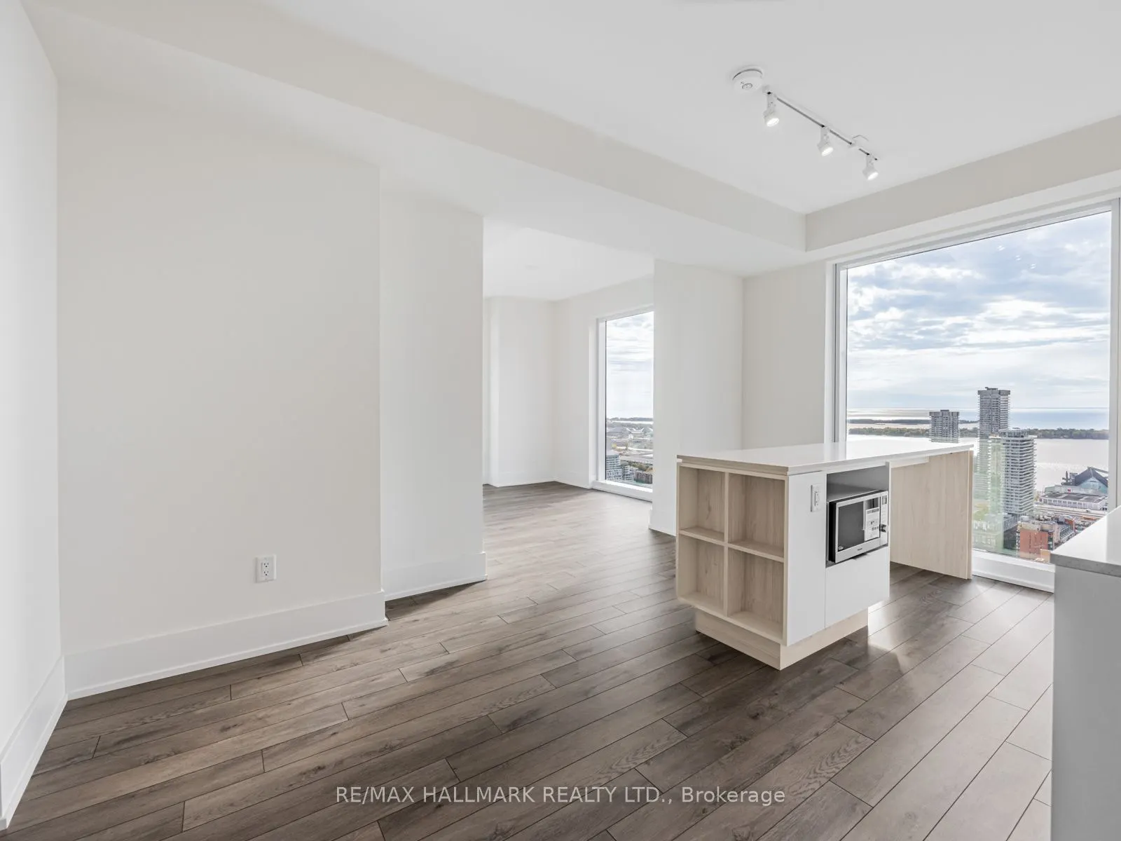 89 Church Street, #4807