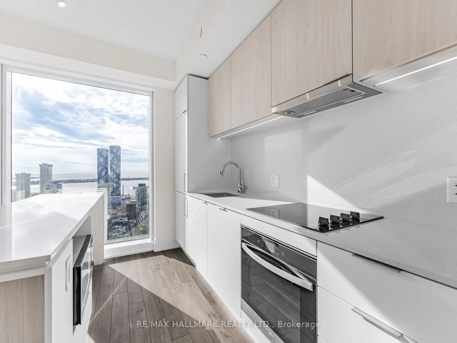 89 Church Street, #4807