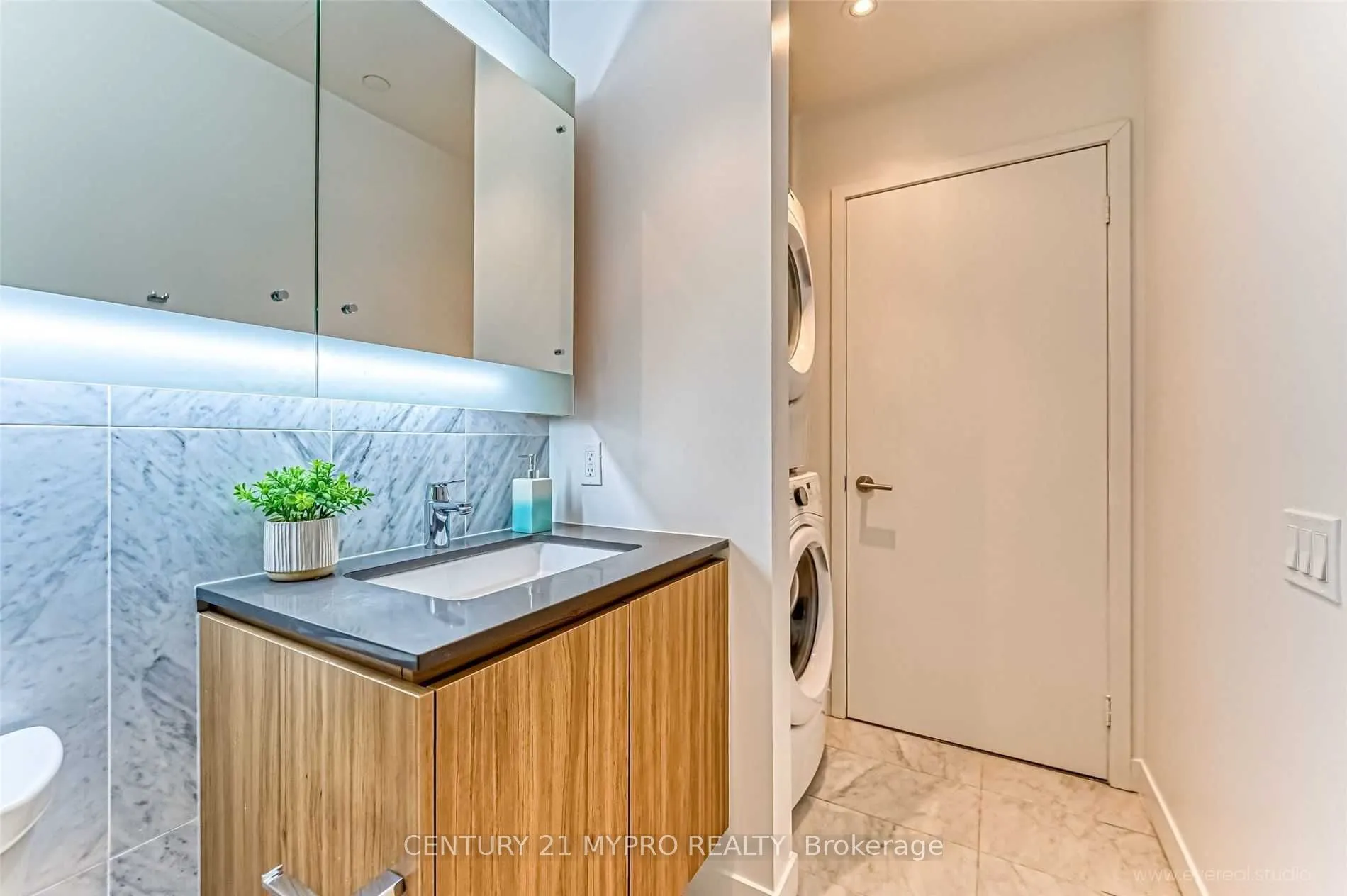 90 Queens Wharf Road S, #807