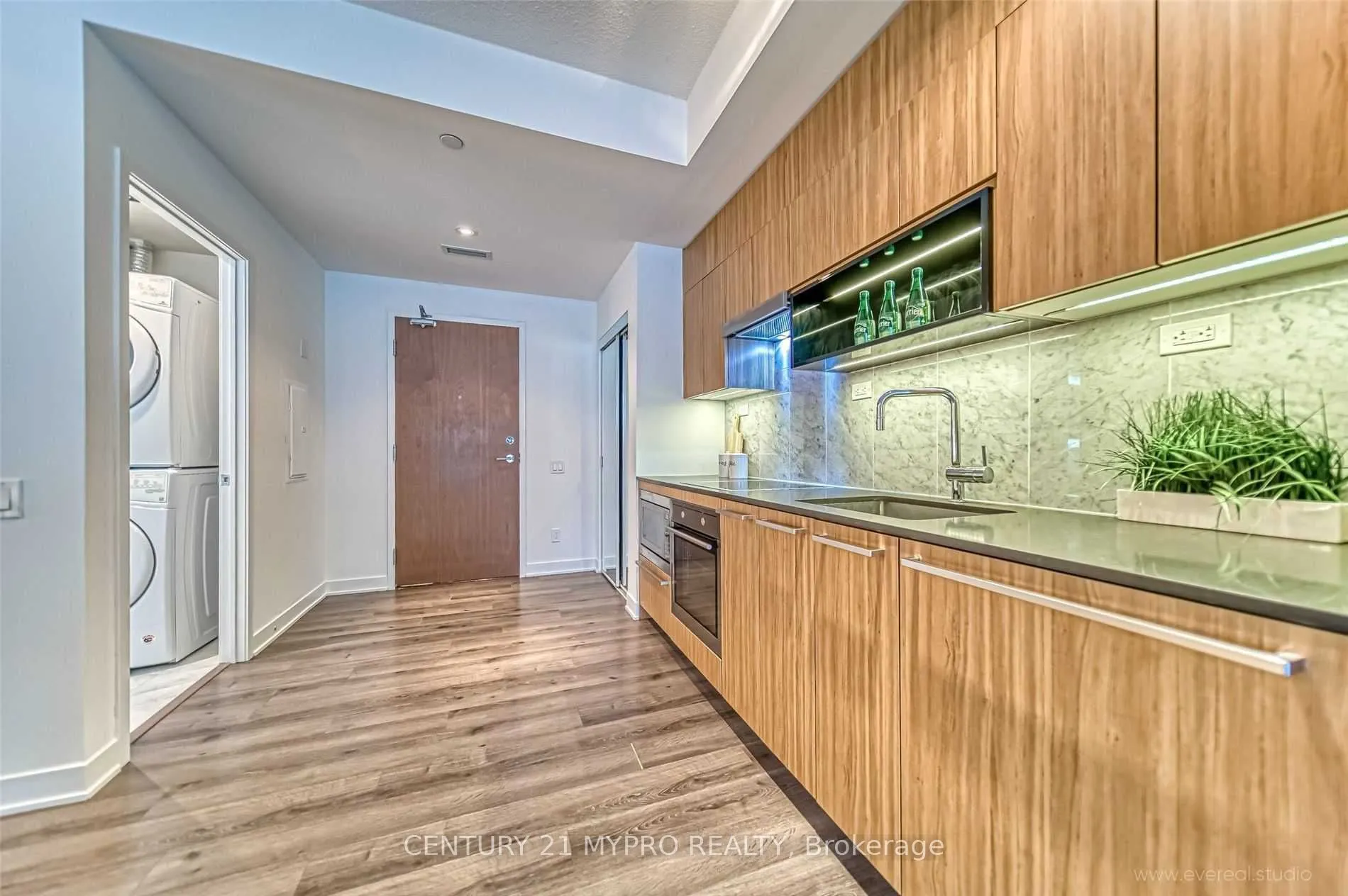 90 Queens Wharf Road S, #807