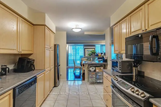 8 Covington Road, #1008