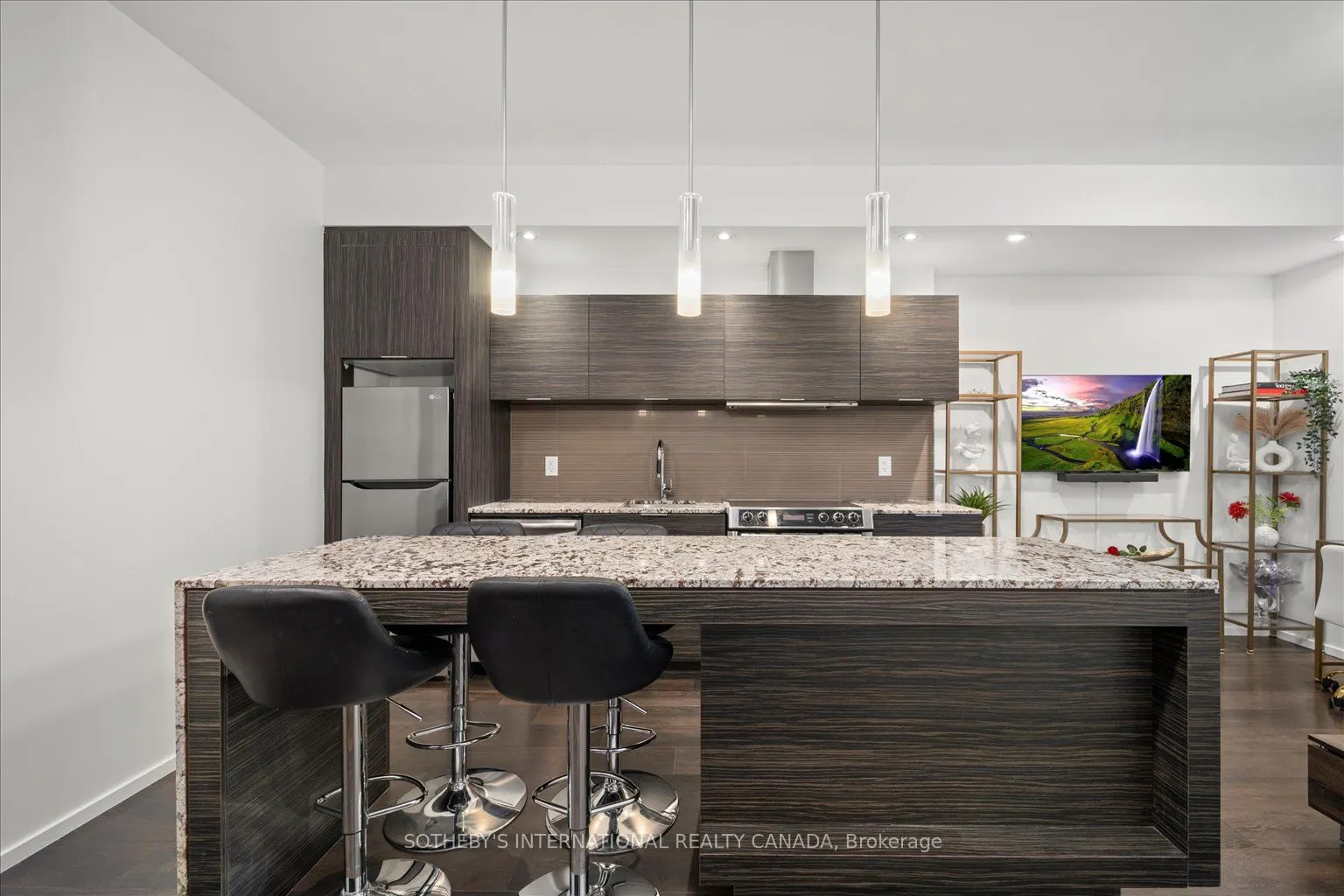 8 Charlotte Street, #415