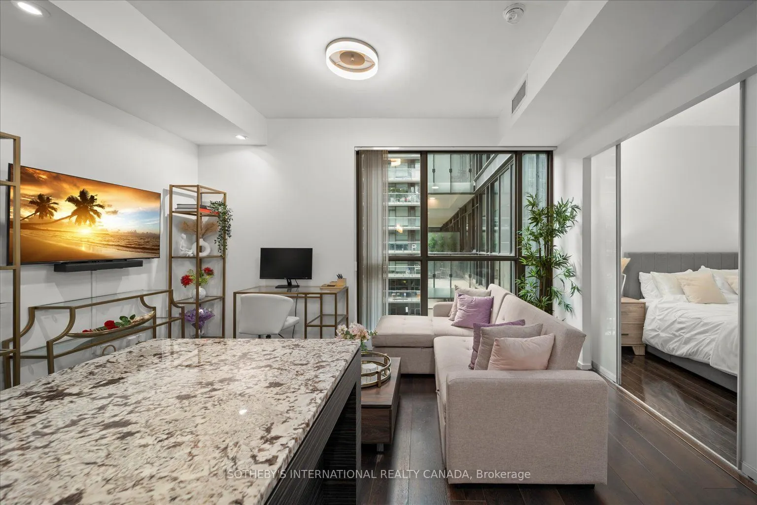 8 Charlotte Street, #415