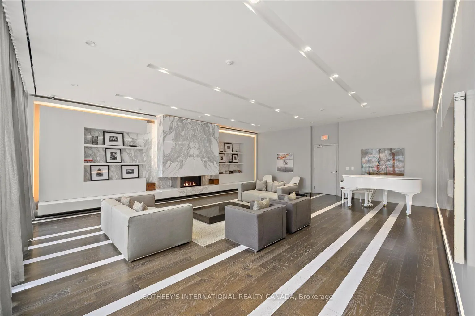 8 Charlotte Street, #415